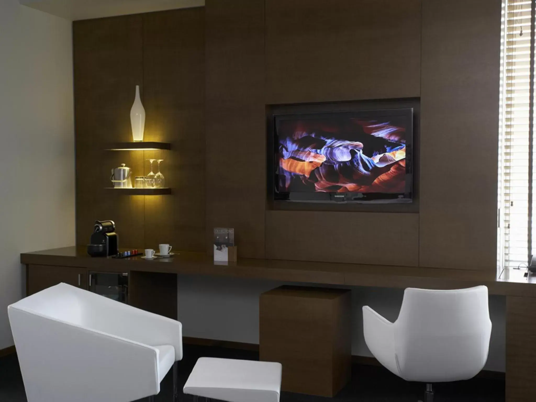 Seating area, TV/Entertainment Center in Hotel Le Germain Calgary