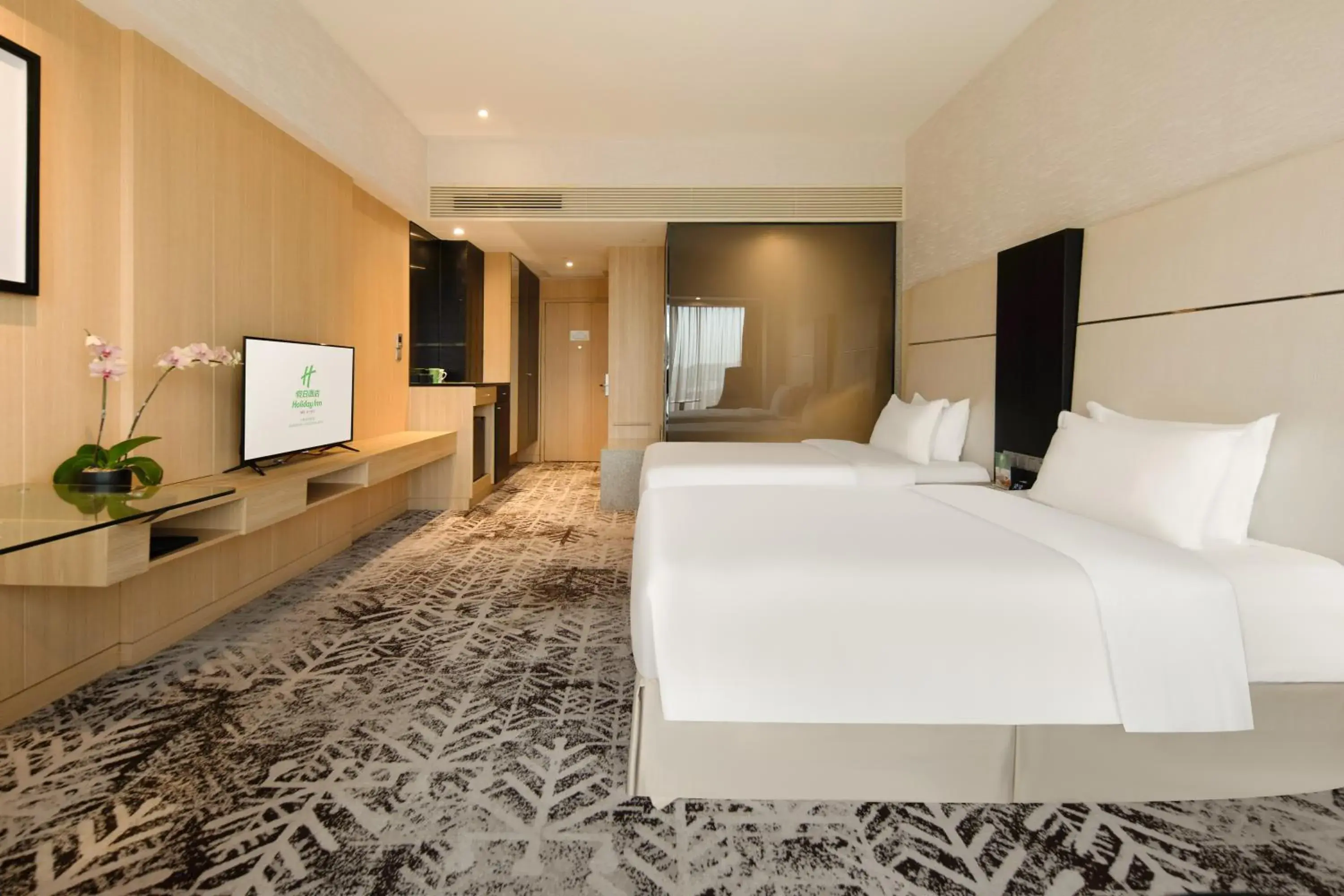Bedroom in Holiday Inn Shanghai Hongqiao West, an IHG Hotel