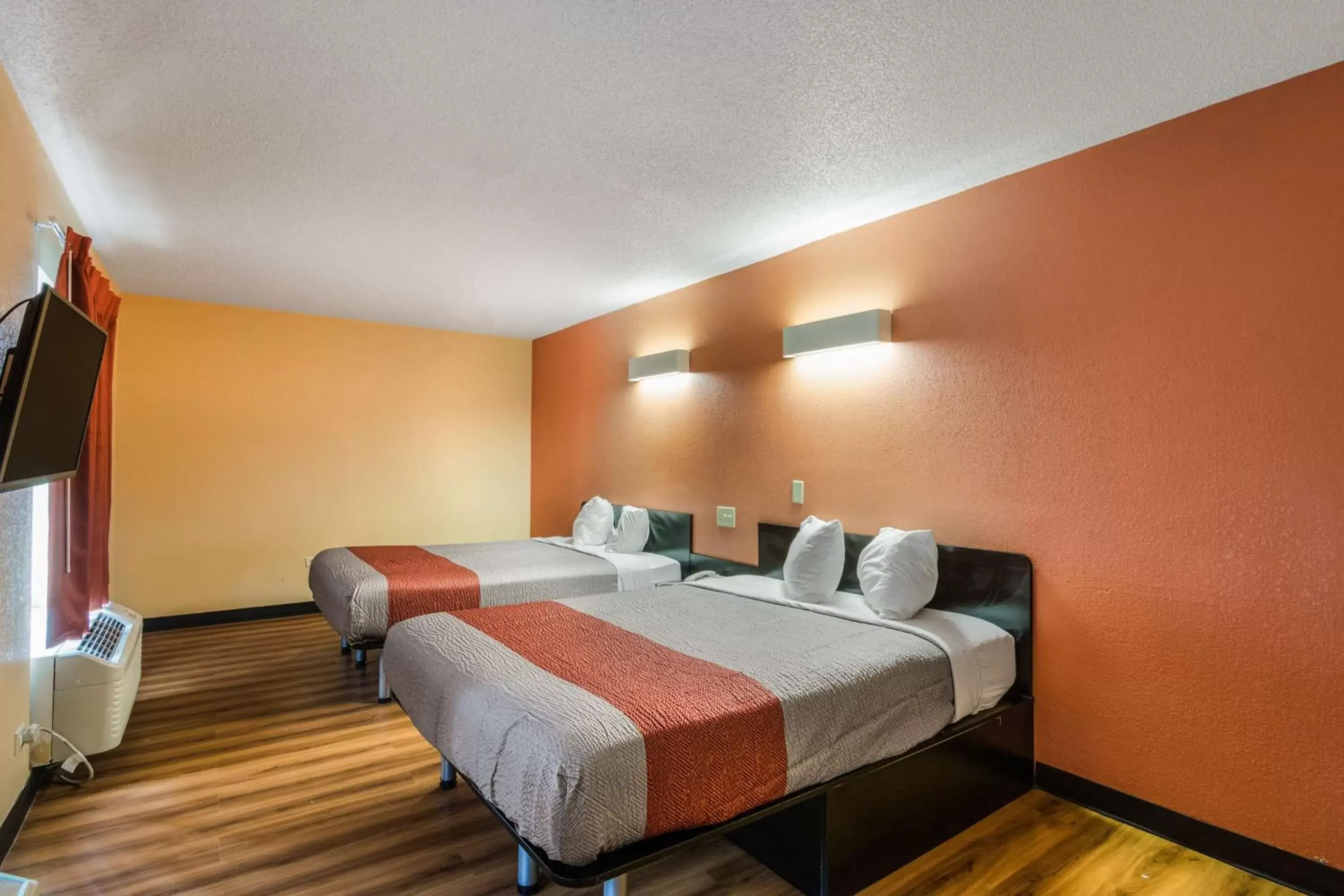 Queen Room with Two Queen Beds - single occupancy - Non-Smoking in Motel 6-Libertyville, IL Queen Room with Two Queen Beds - single occupancy - Non-Smoking in Motel 6-Libertyville, IL