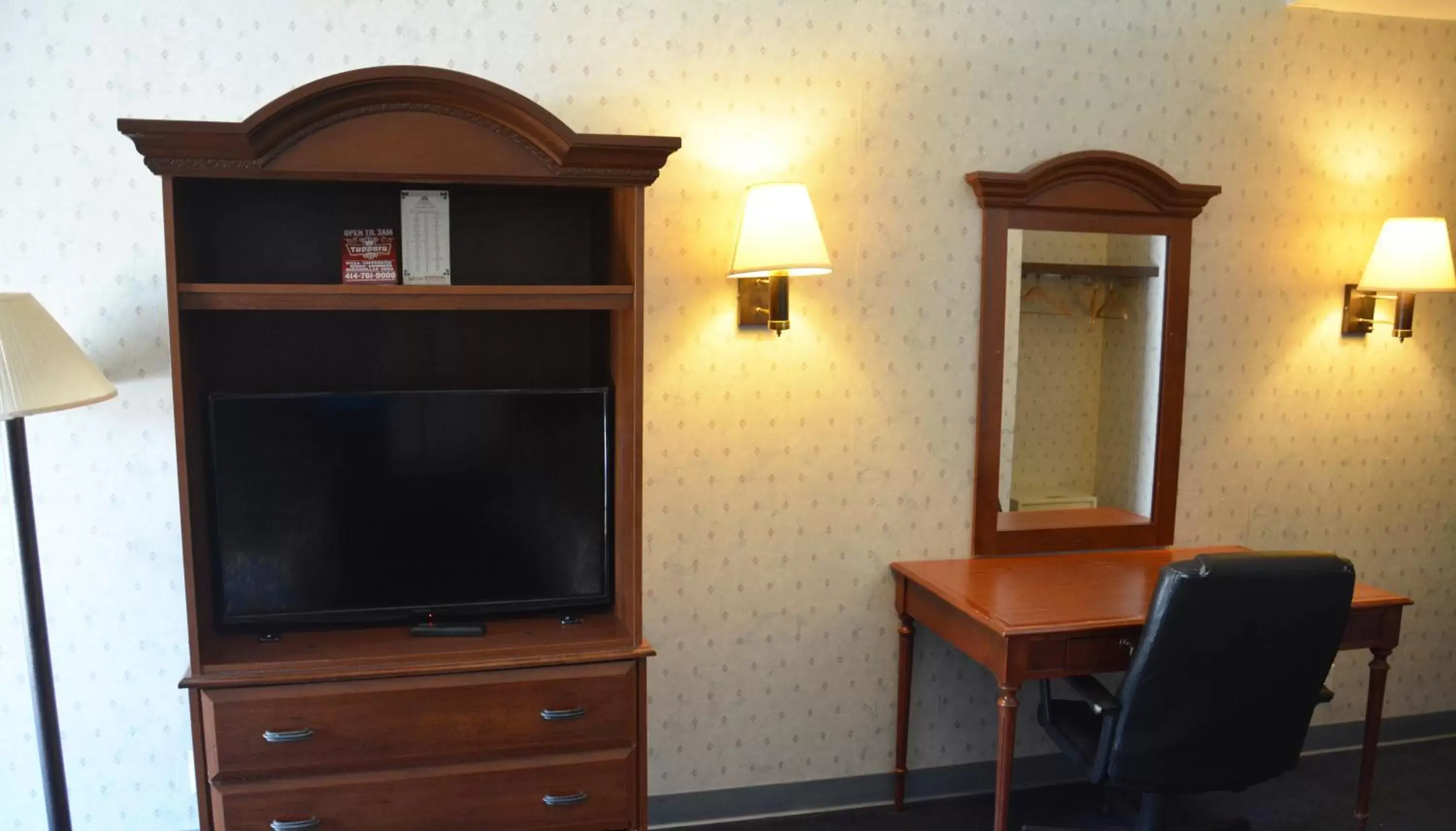 TV and multimedia, TV/Entertainment Center in Travelodge by Wyndham Milwaukee