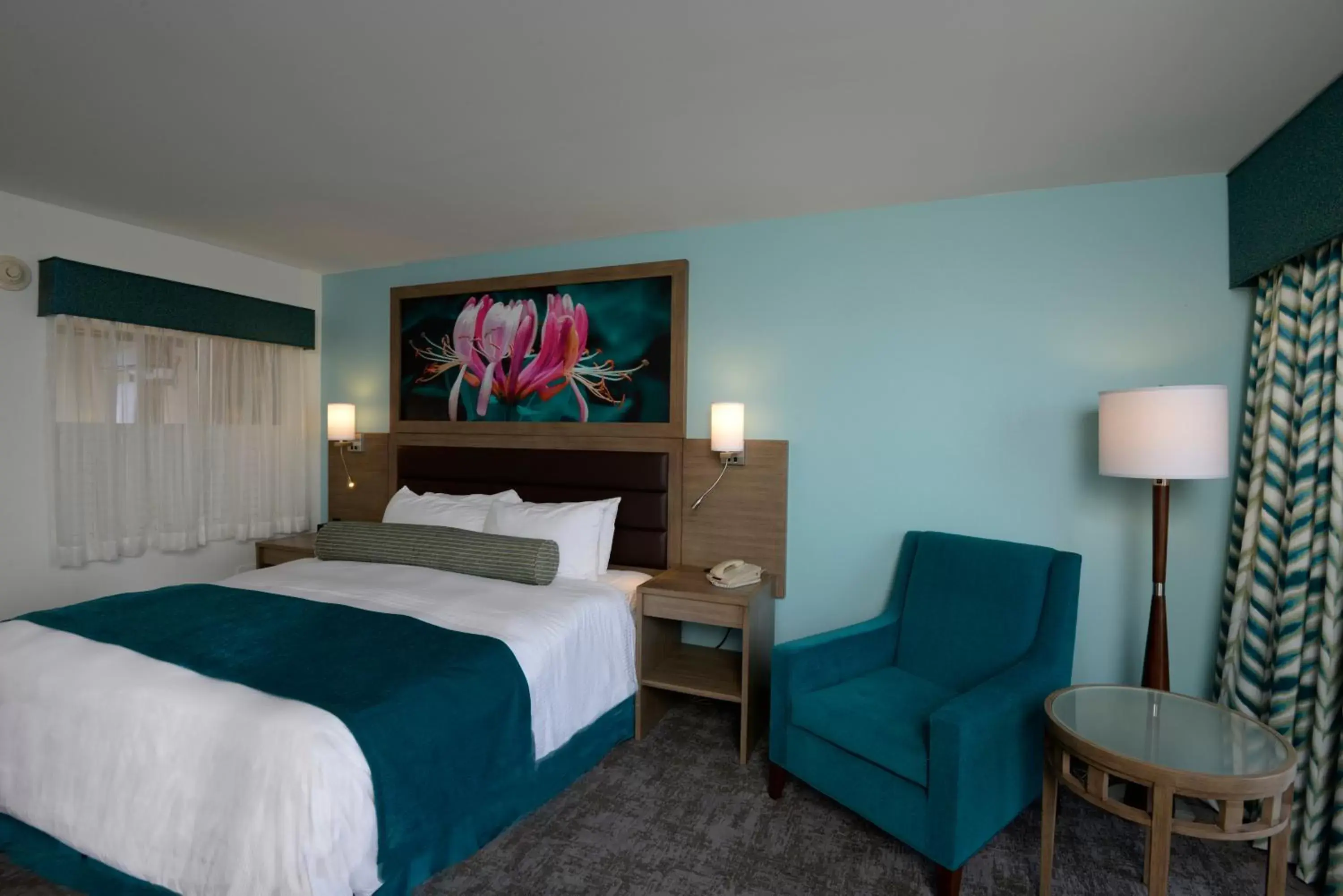 Photo of the whole room, Bed in Rod 'N' Reel Resort