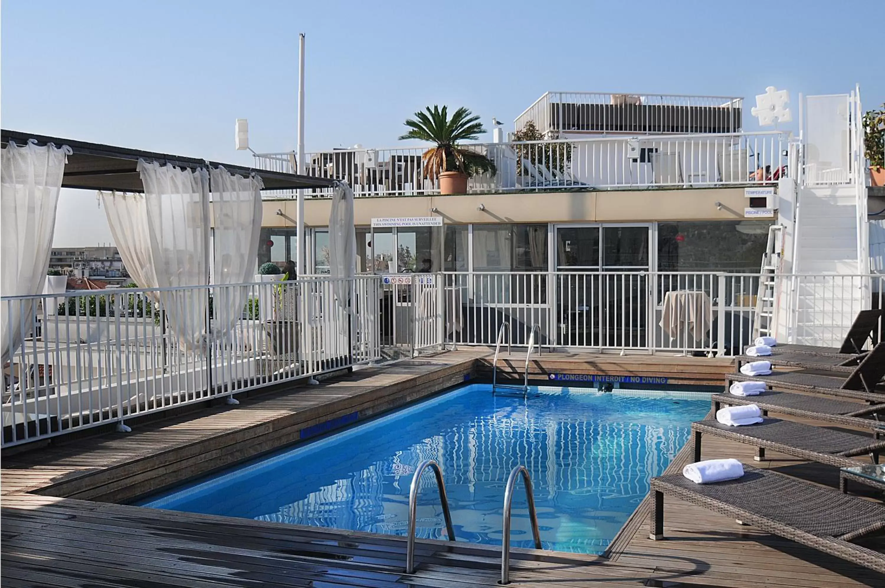Swimming Pool in Splendid Hotel & Spa Nice