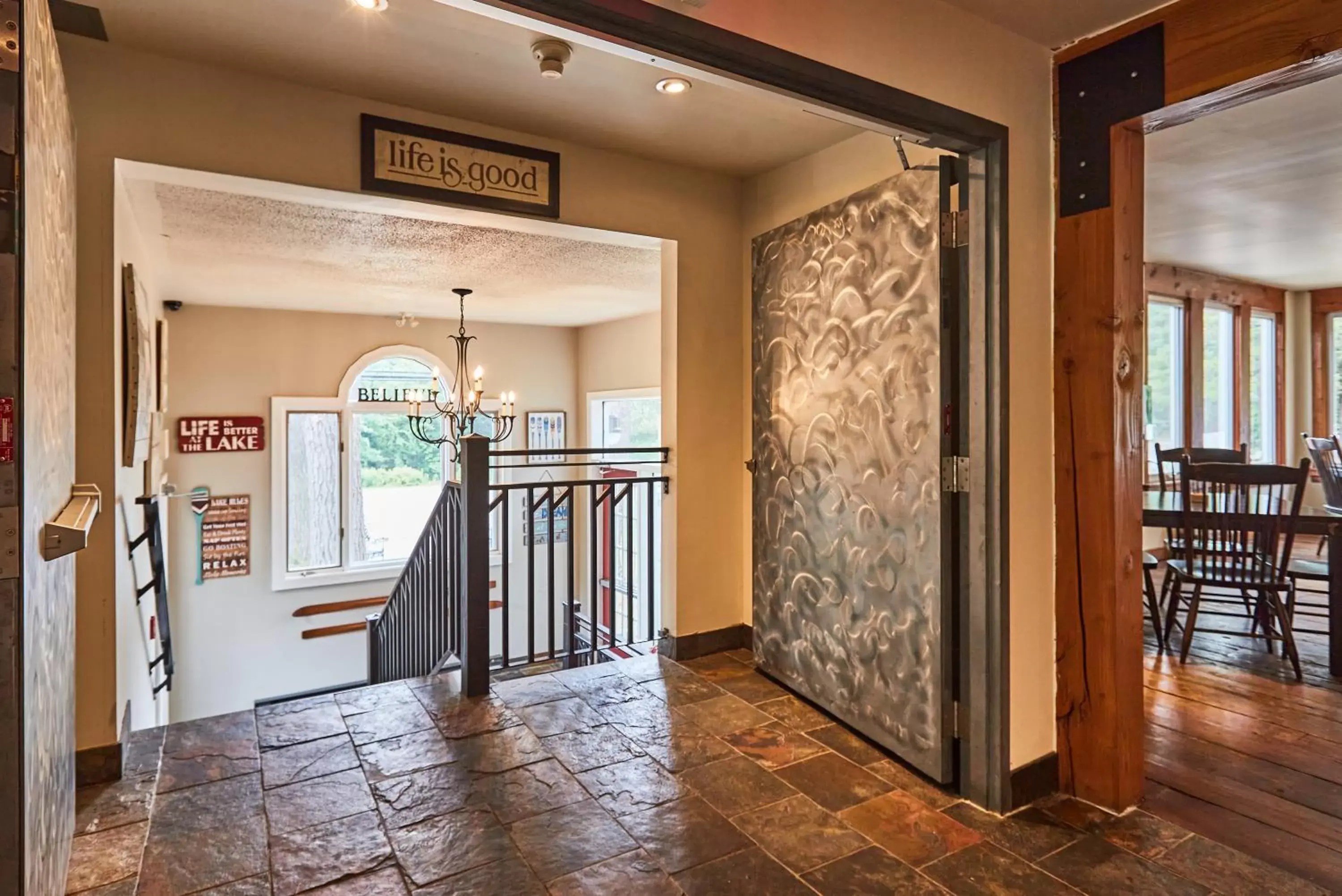 Facade/entrance, Lobby/Reception in 3 Pines Lodge Muskoka