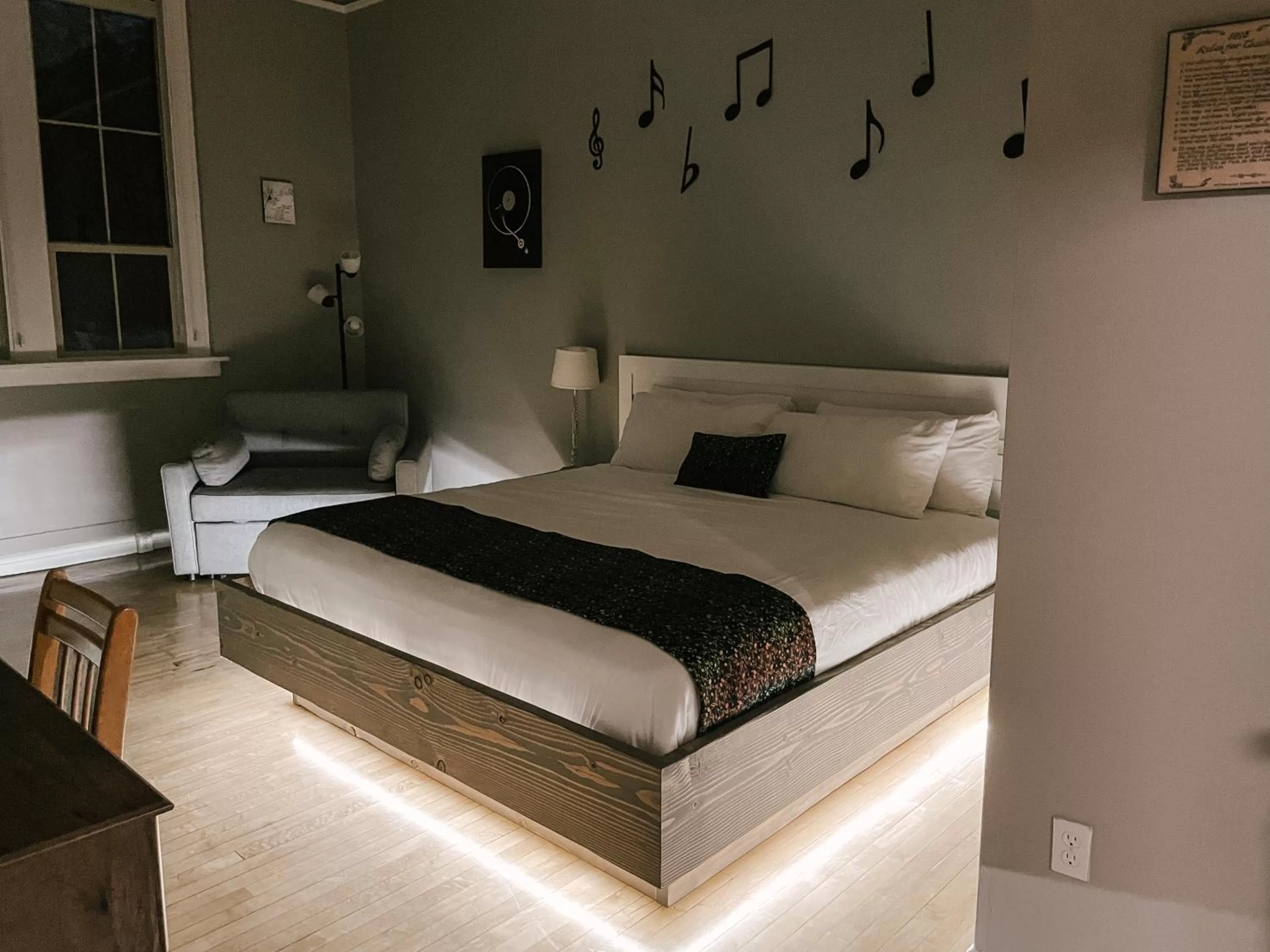 Bed in Northside School Bed & Breakfast