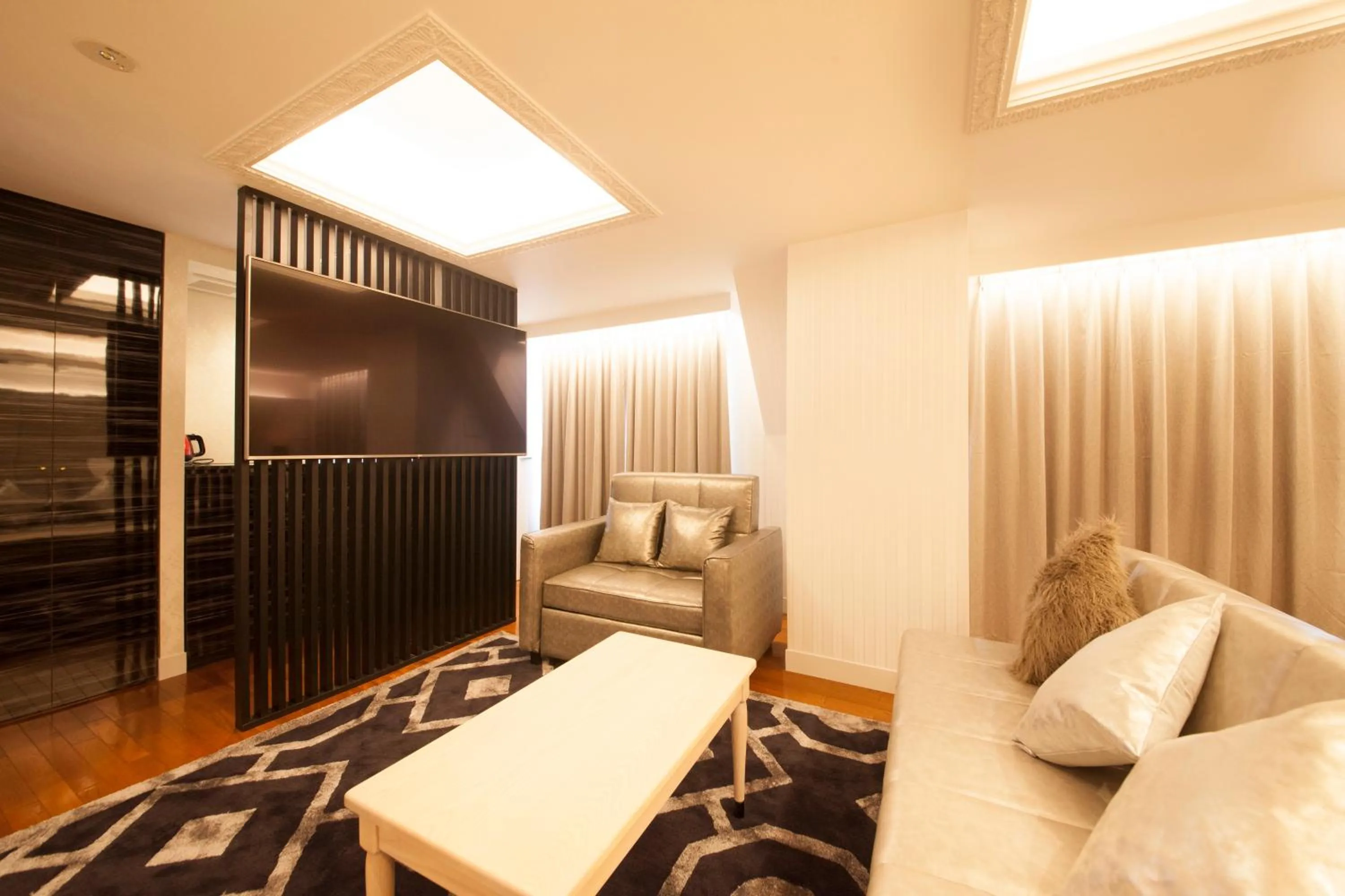 Photo of the whole room, Bed in The Centurion Classic Akasaka