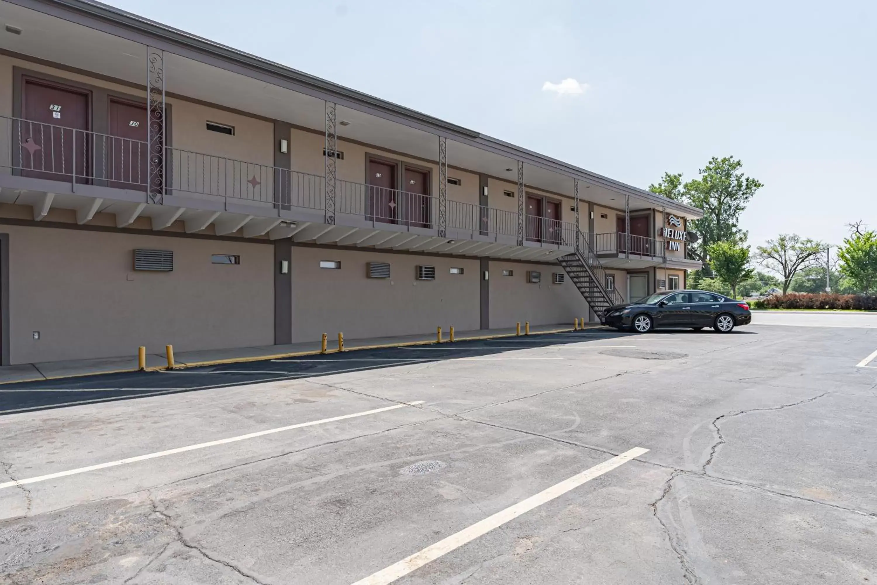 Property Building in Broadway Inn