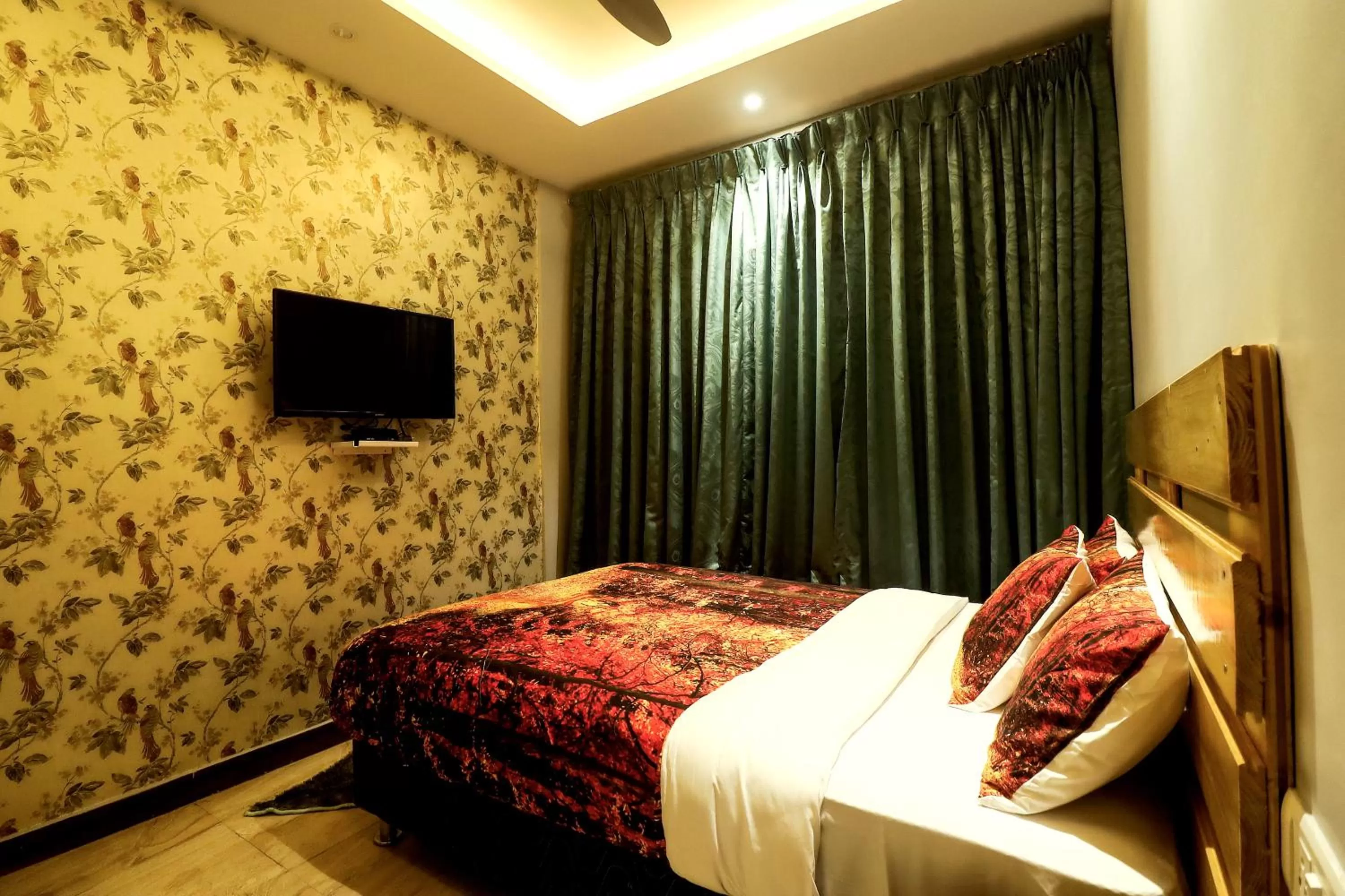 Bed, TV/Entertainment Center in Hotel Greek Glory