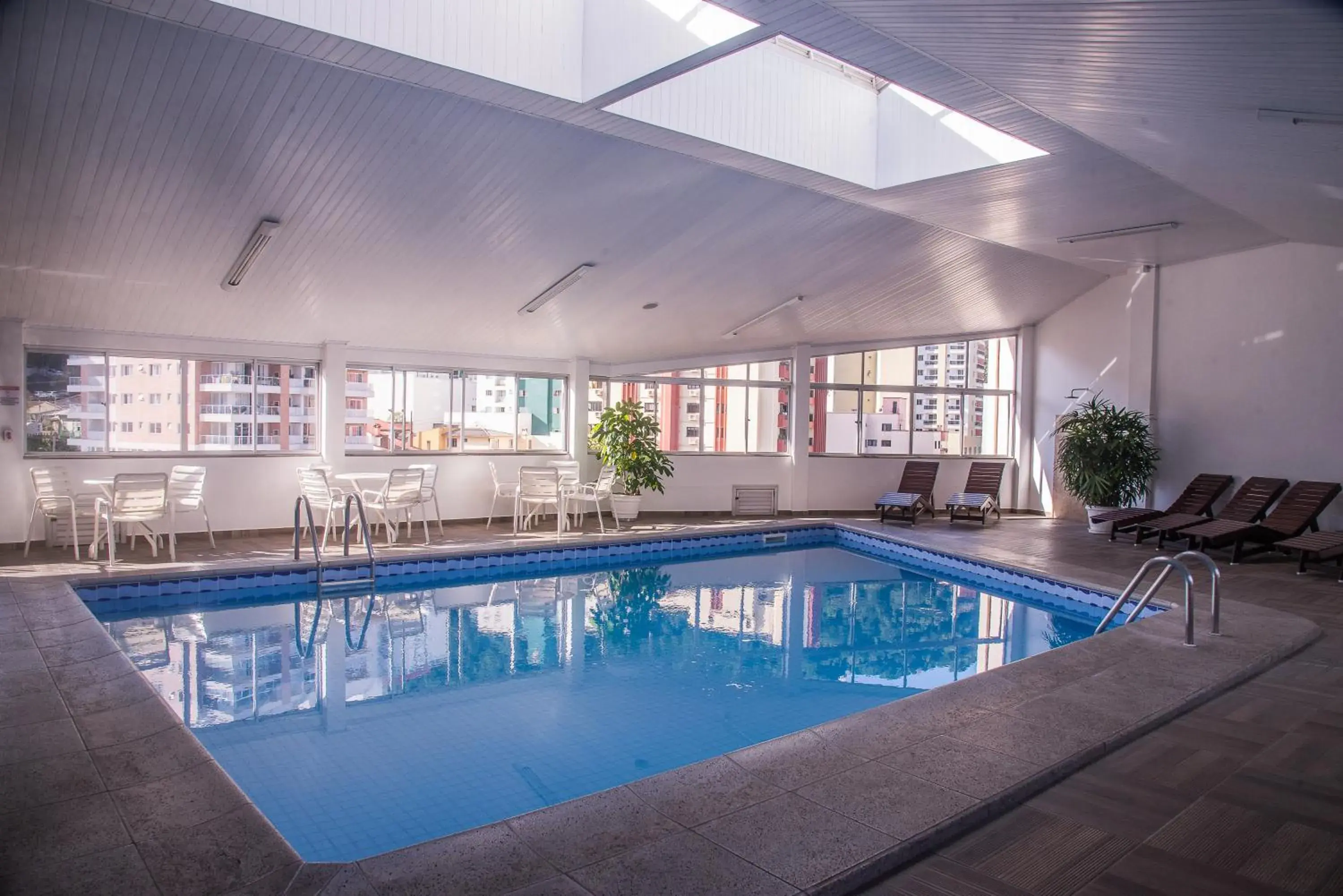 Balcony/Terrace, Swimming Pool in Hotel Jaragua