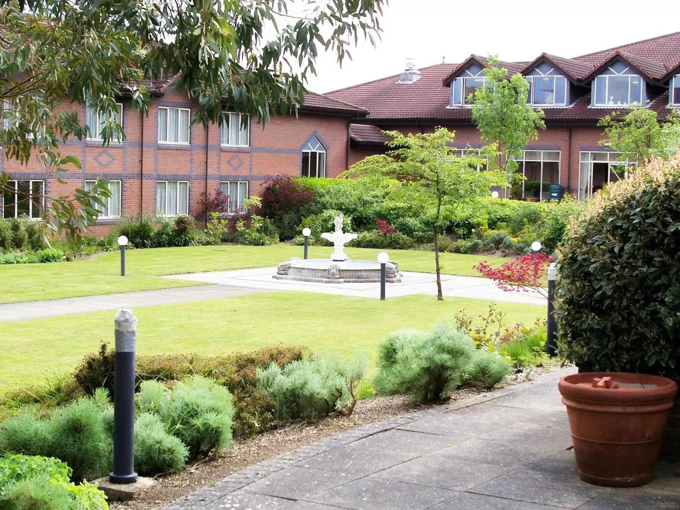 Garden, Property Building in Mercure Daventry Court Hotel