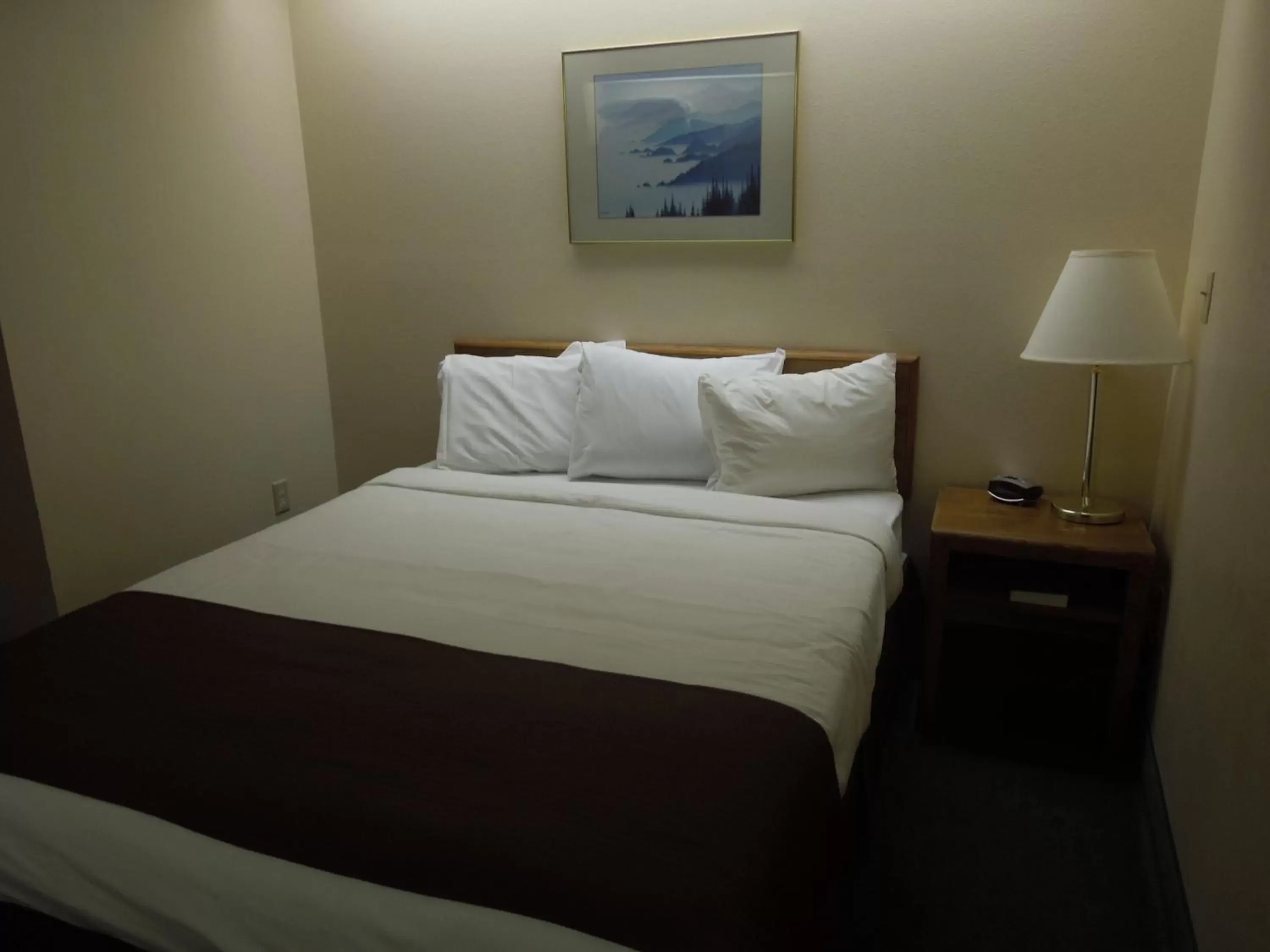 Bedroom, Bed in Americas Best Value Inn Kalispell