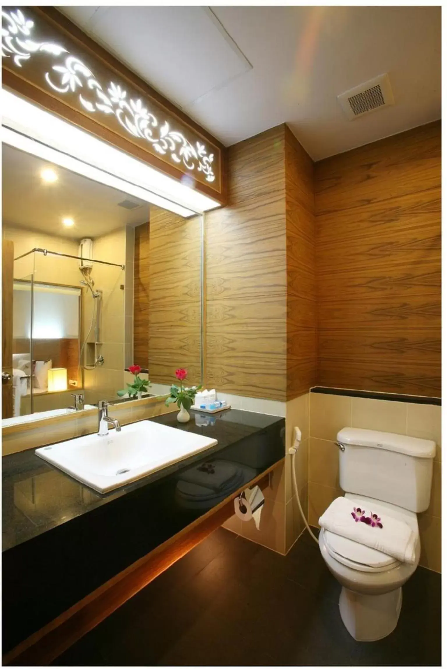 Bathroom in Baan Saikao Plaza Hotel & Service Apartment