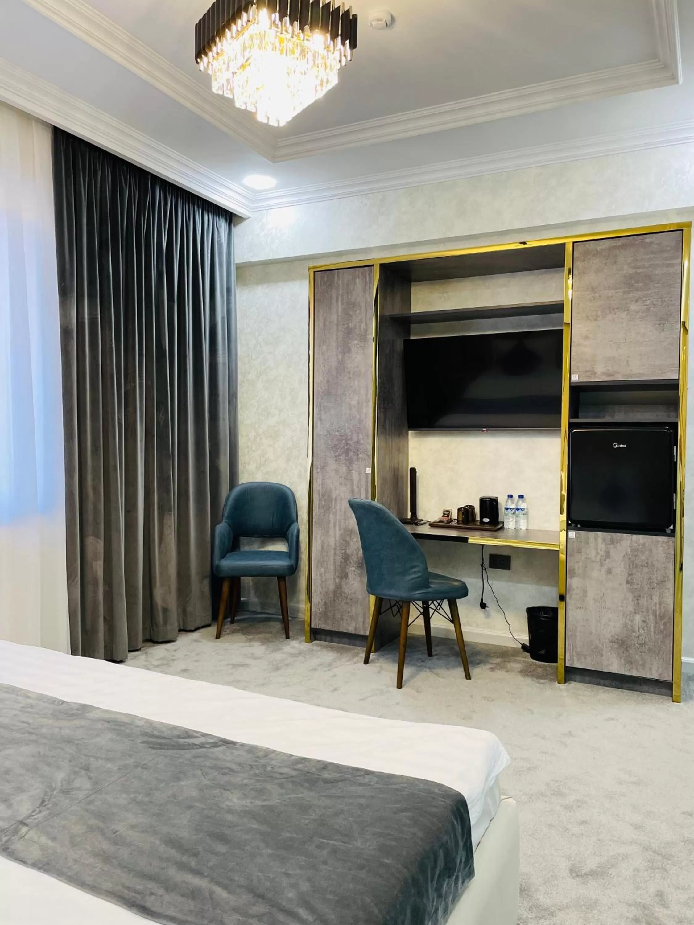 Communal lounge/ TV room, Seating Area in Porto Bello Hotel