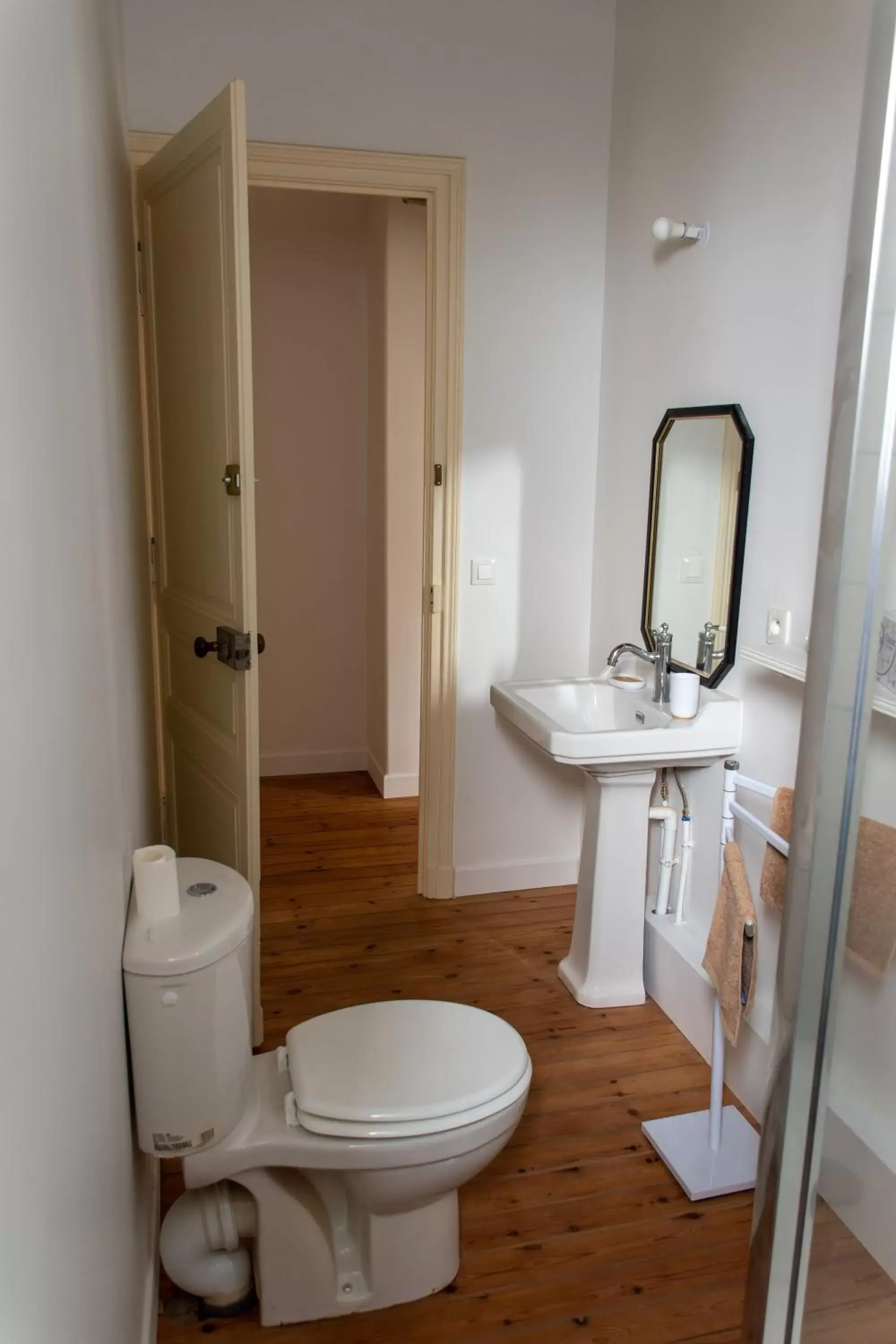 Toilet, Bathroom in Chambres d'hôtes Château de Saint Etienne du Bois