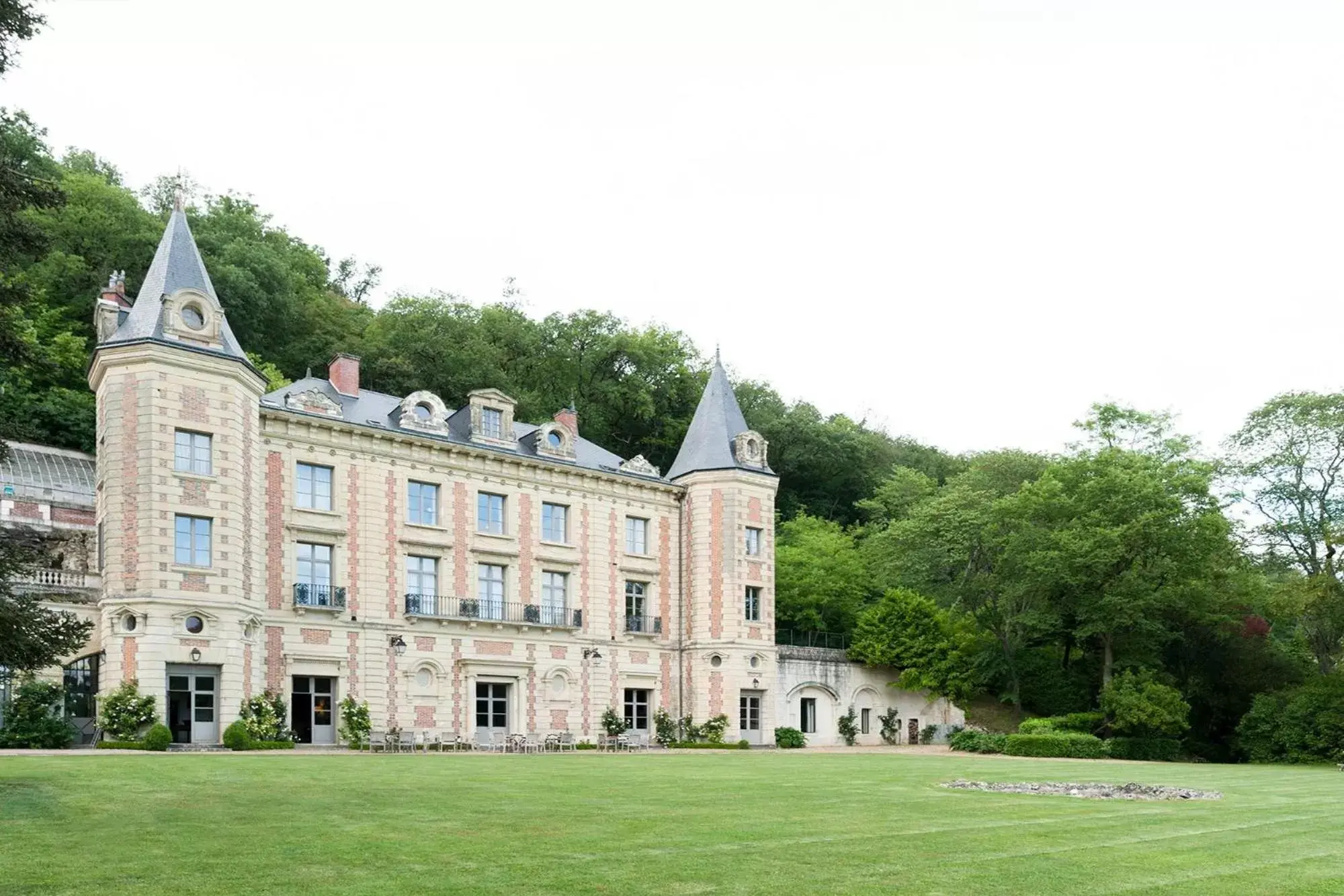 Property Building in Château de Perreux, The Originals Collection