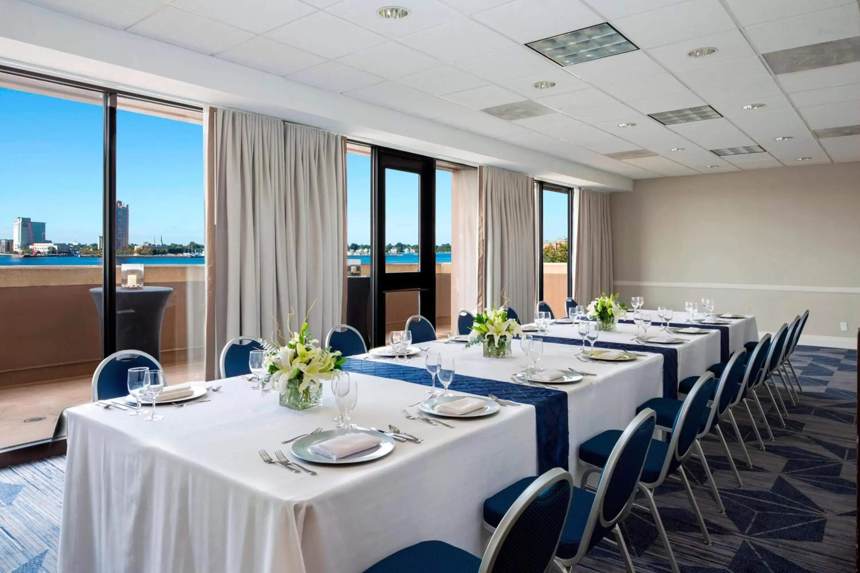 Meeting/conference room in Sheraton Norfolk Waterside Hotel