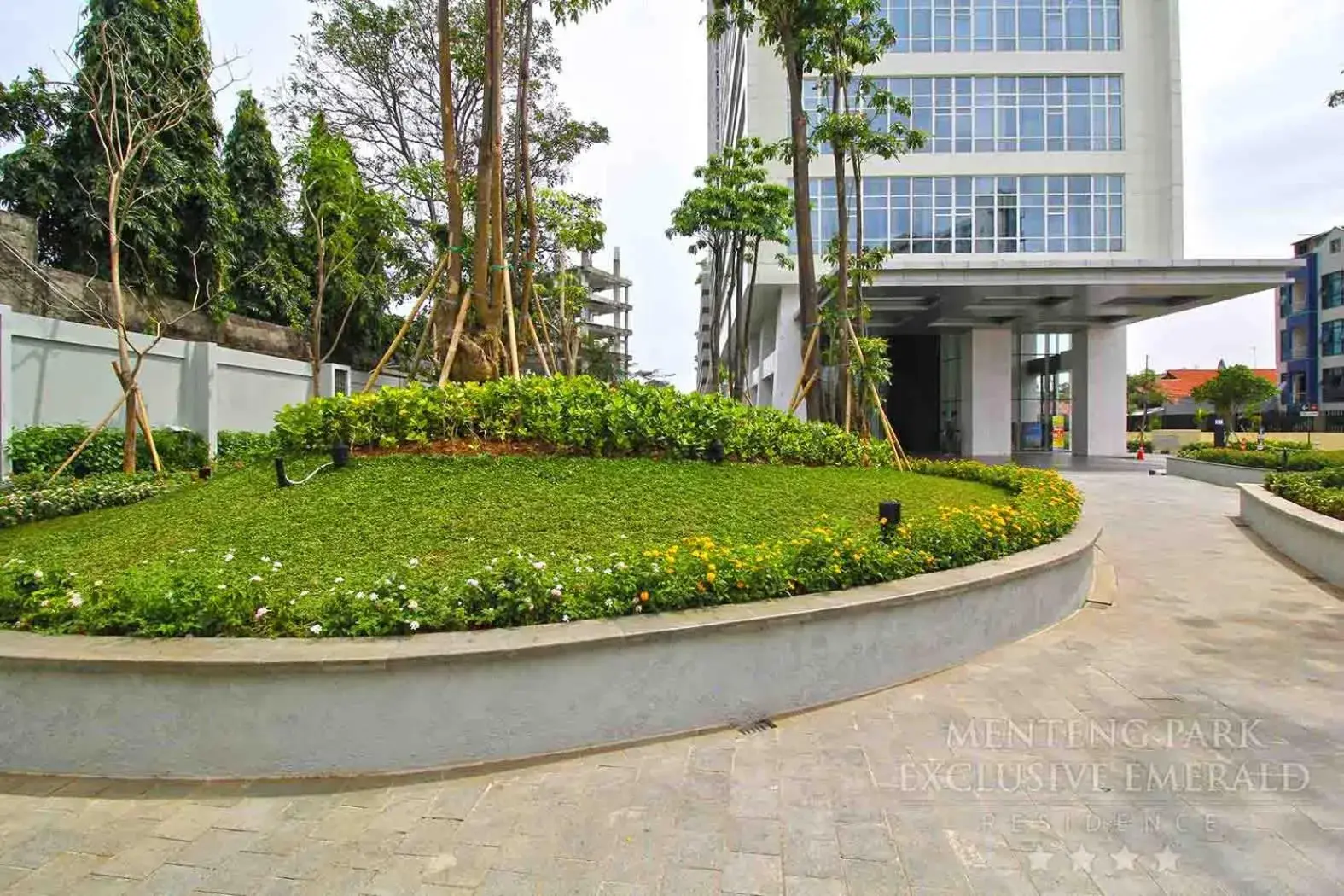 Property Building in Menteng Park Exclusive Emerald