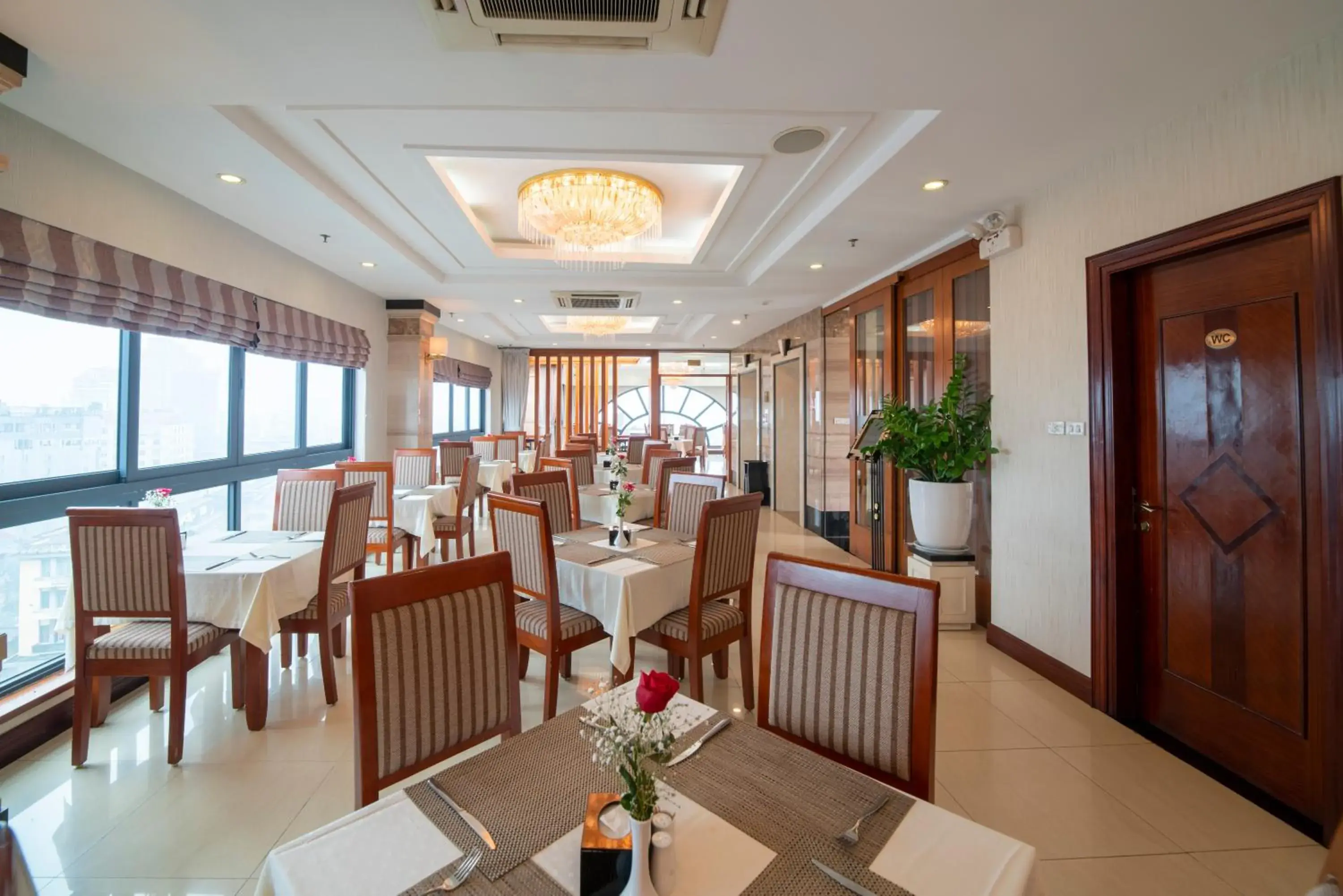 Restaurant/Places to Eat in Hanoi Larosa Hotel