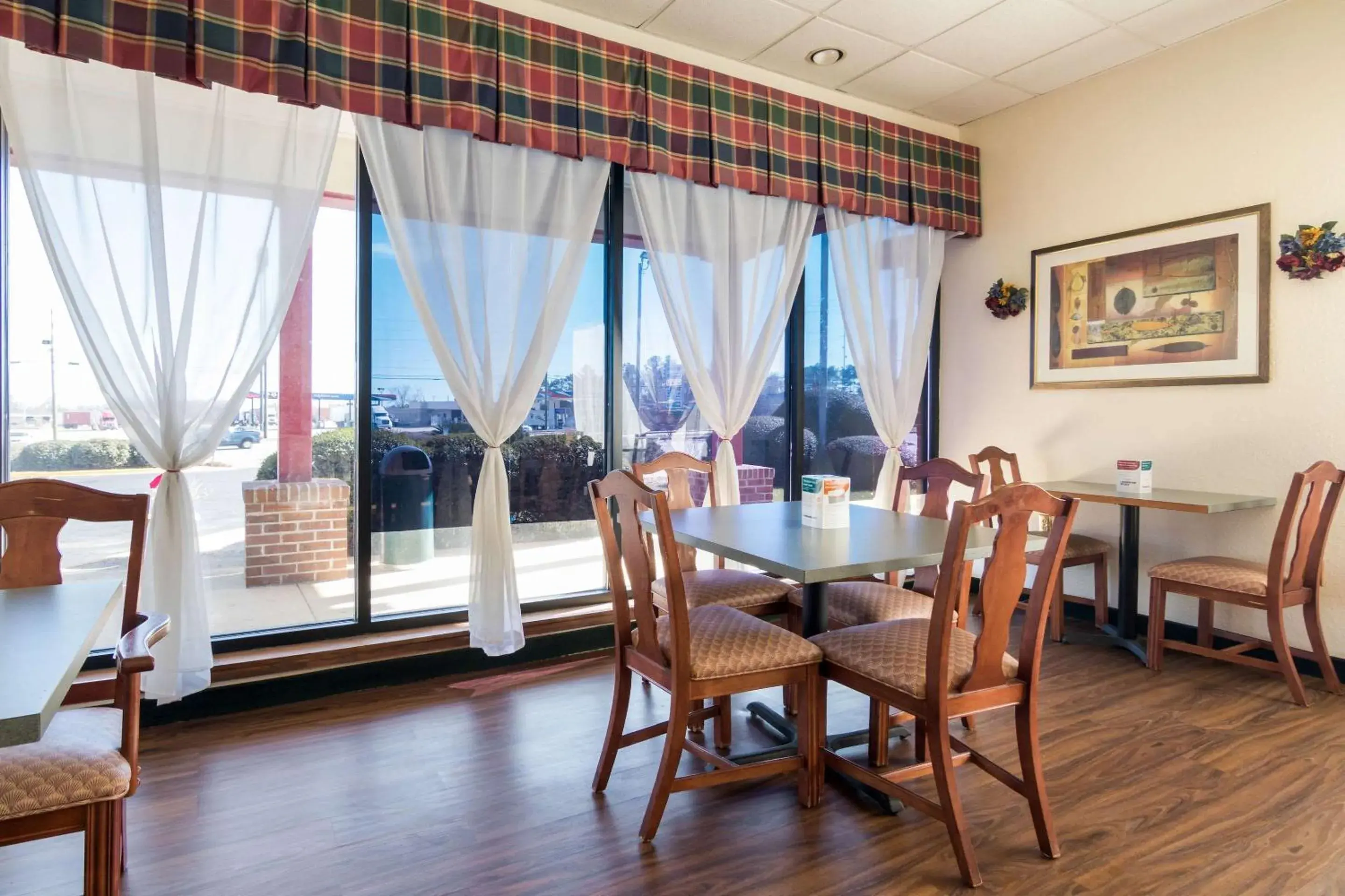 Restaurant/places to eat, Dining Area in Econo Lodge Inn & Suites Conference Center Dublin