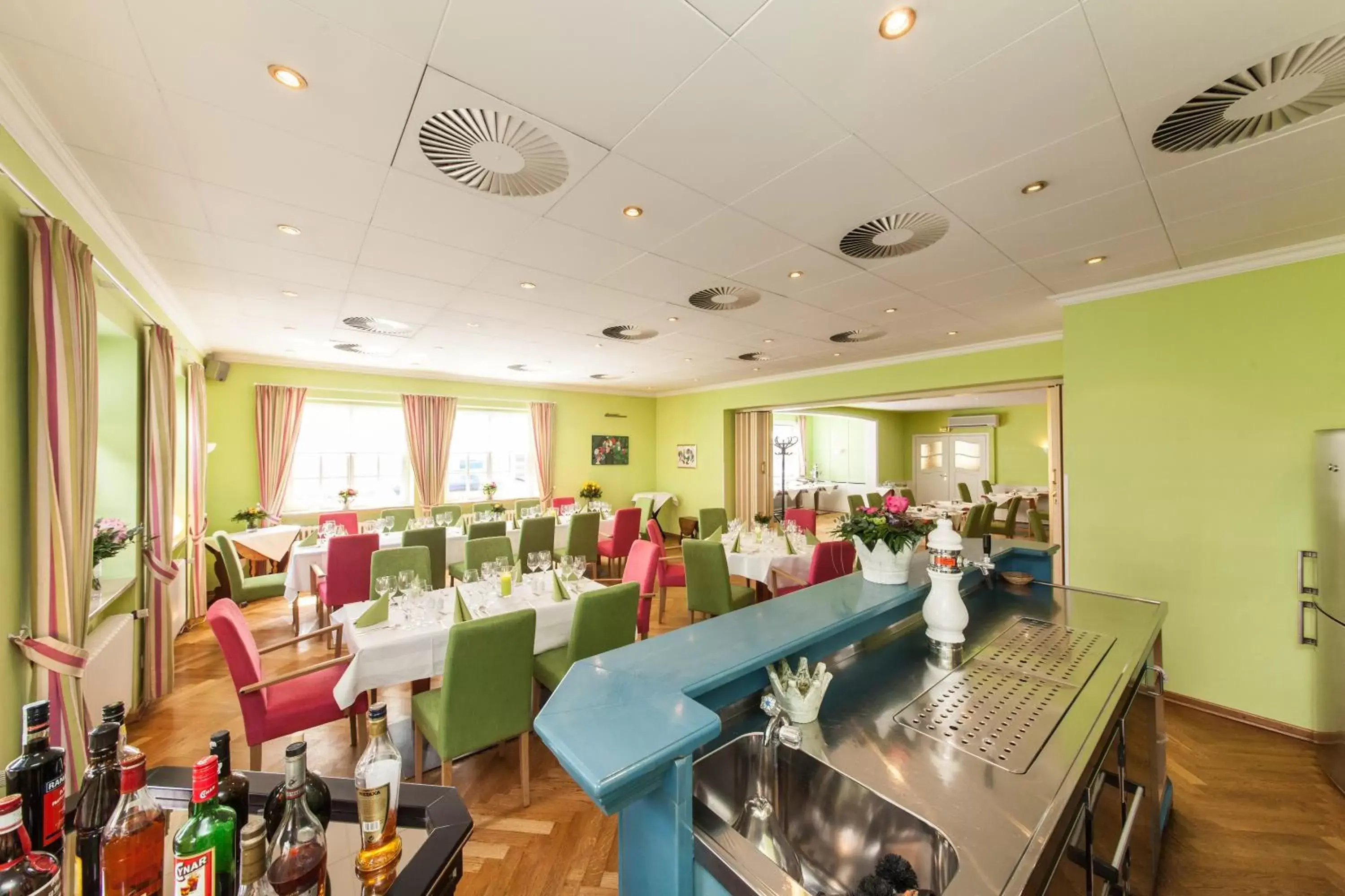 Banquet/Function facilities, Restaurant/Places to Eat in Hotel Drei Kronen Elmshorn