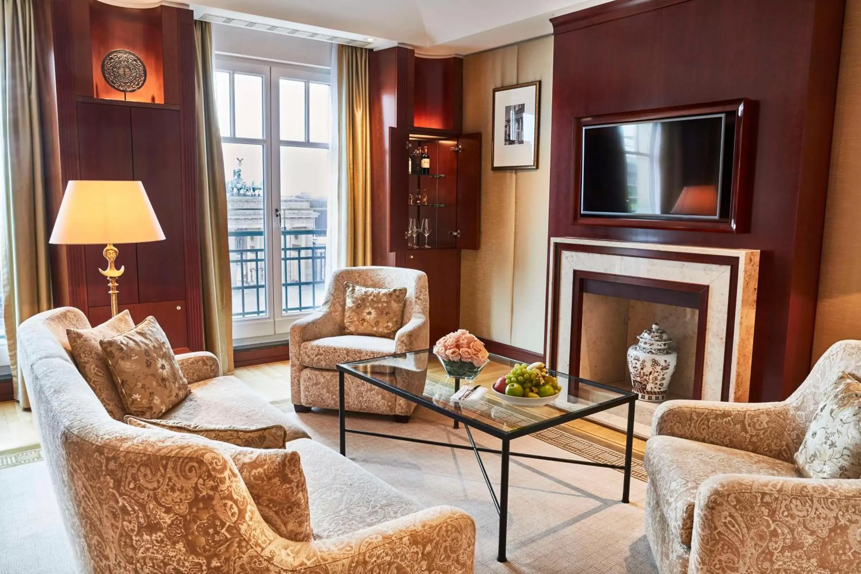 Photo of the whole room, Seating Area in Hotel Adlon Kempinski Berlin