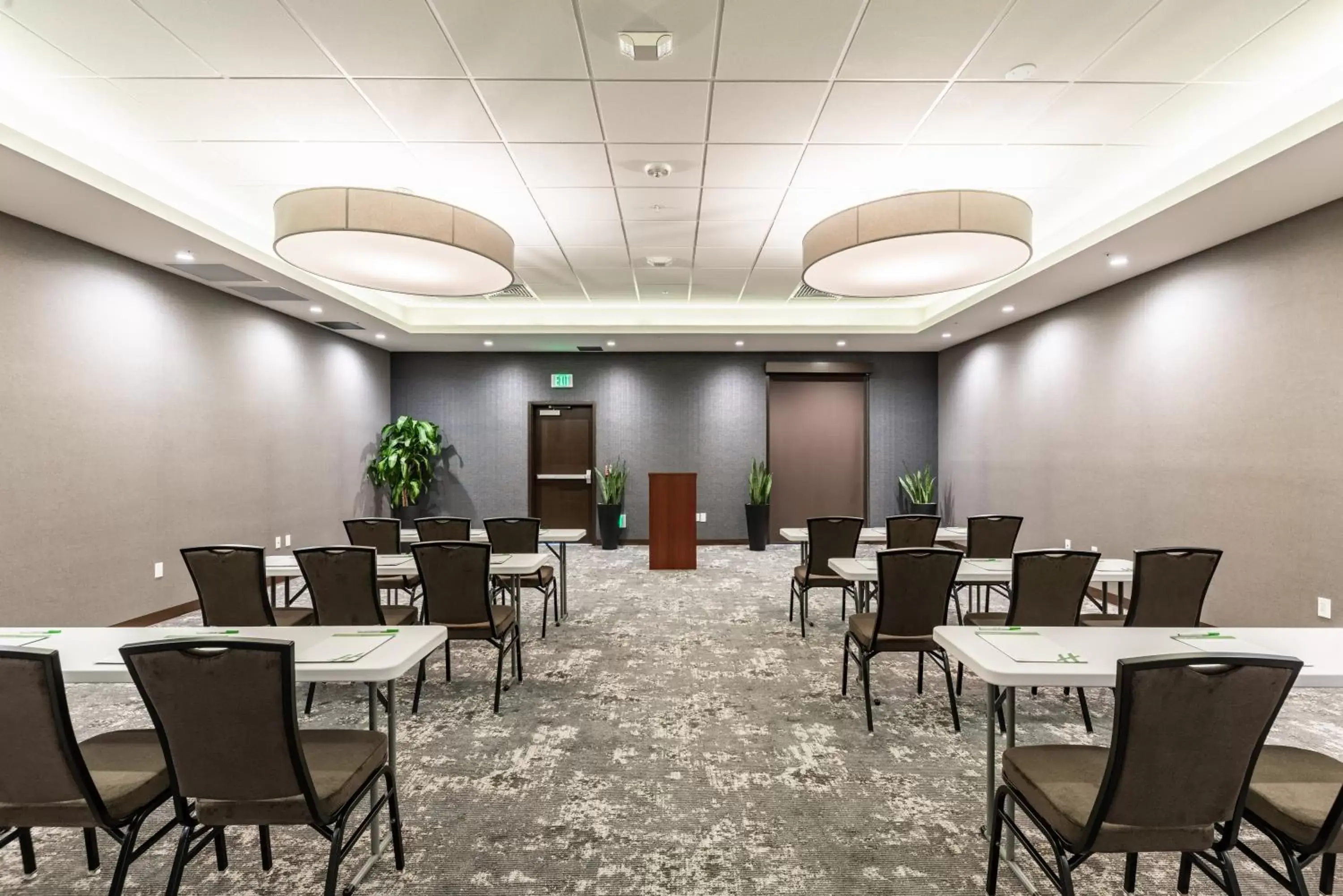 Meeting/conference room in Holiday Inn Hotel & Suites Silicon Valley – Milpitas, an IHG Hotel