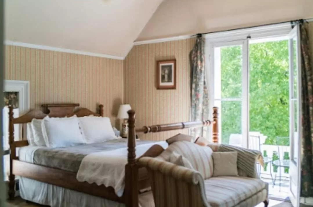 Bed in The Mulberry Inn -An Historic Bed and Breakfast