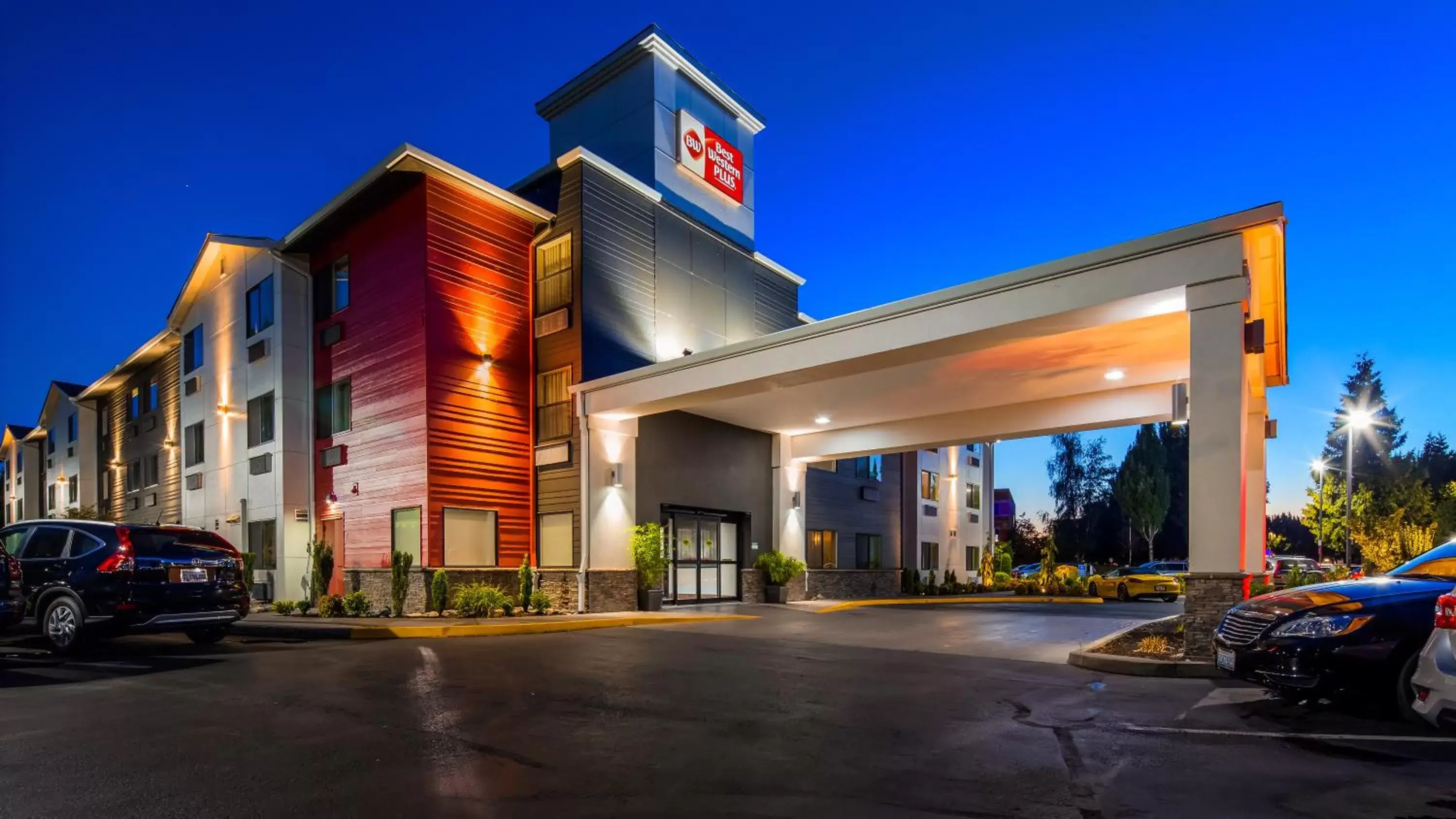 Facade/entrance, Property Building in Best Western Plus Portland Airport Hotel & Suites