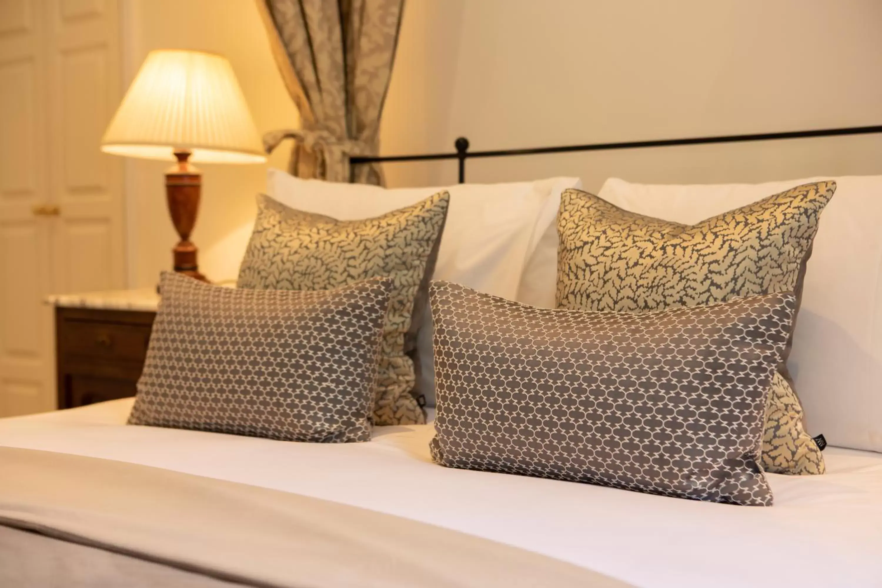 Bedroom, Bed in Taplow House Hotel & Spa