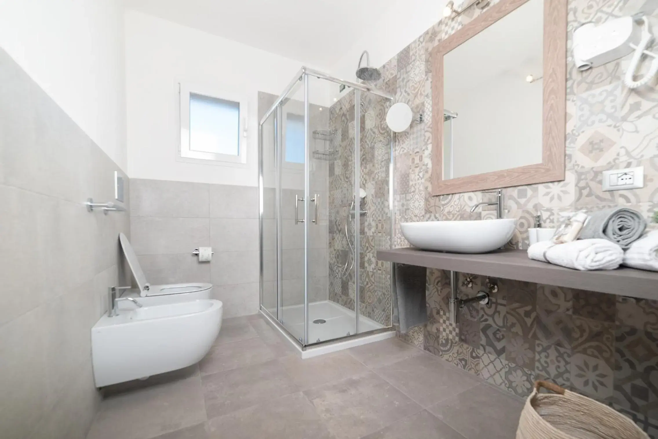 Shower, Bathroom in Hotel Gli Ulivi