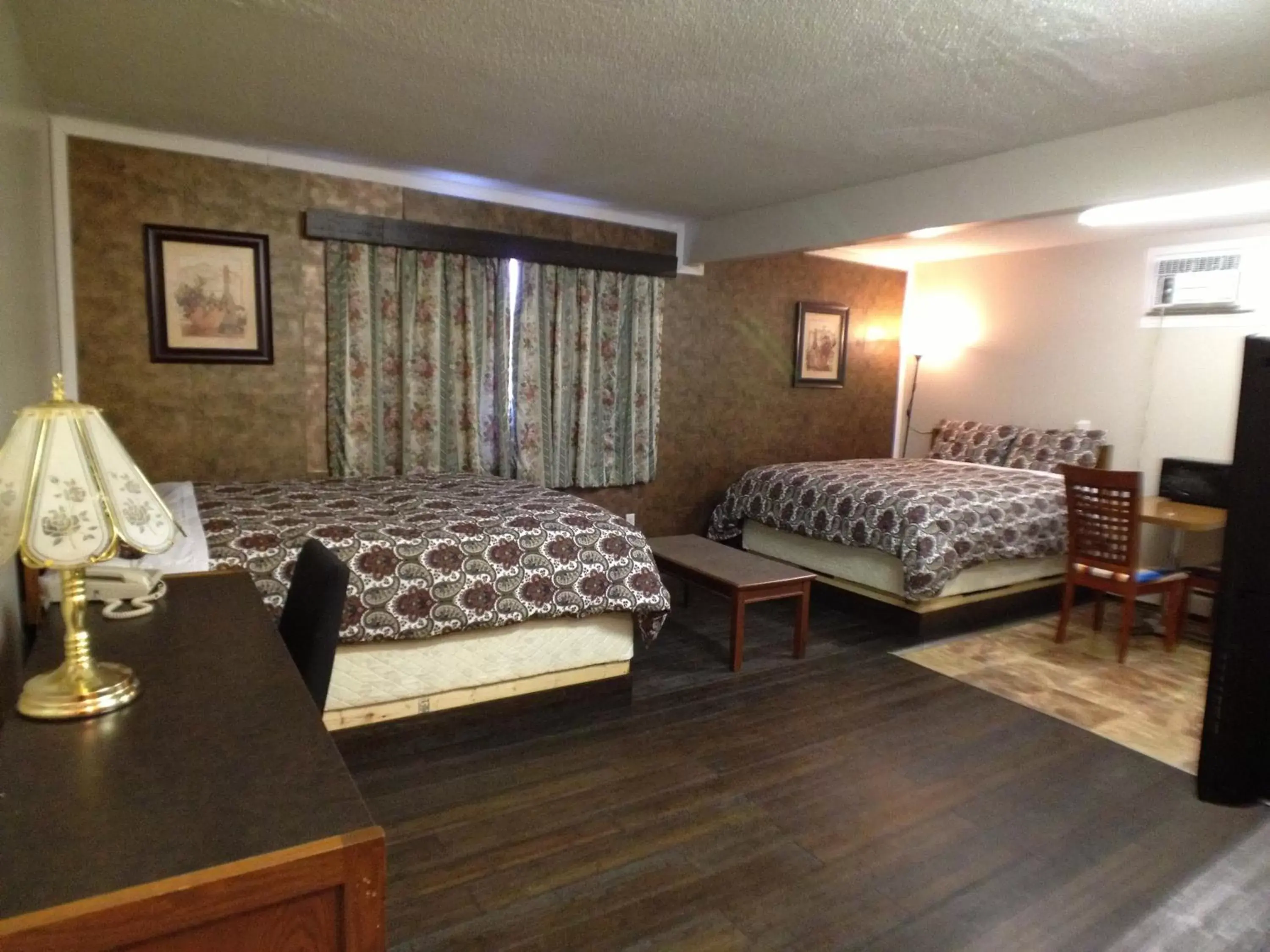 Photo of the whole room, Bed in Galaxy Motel