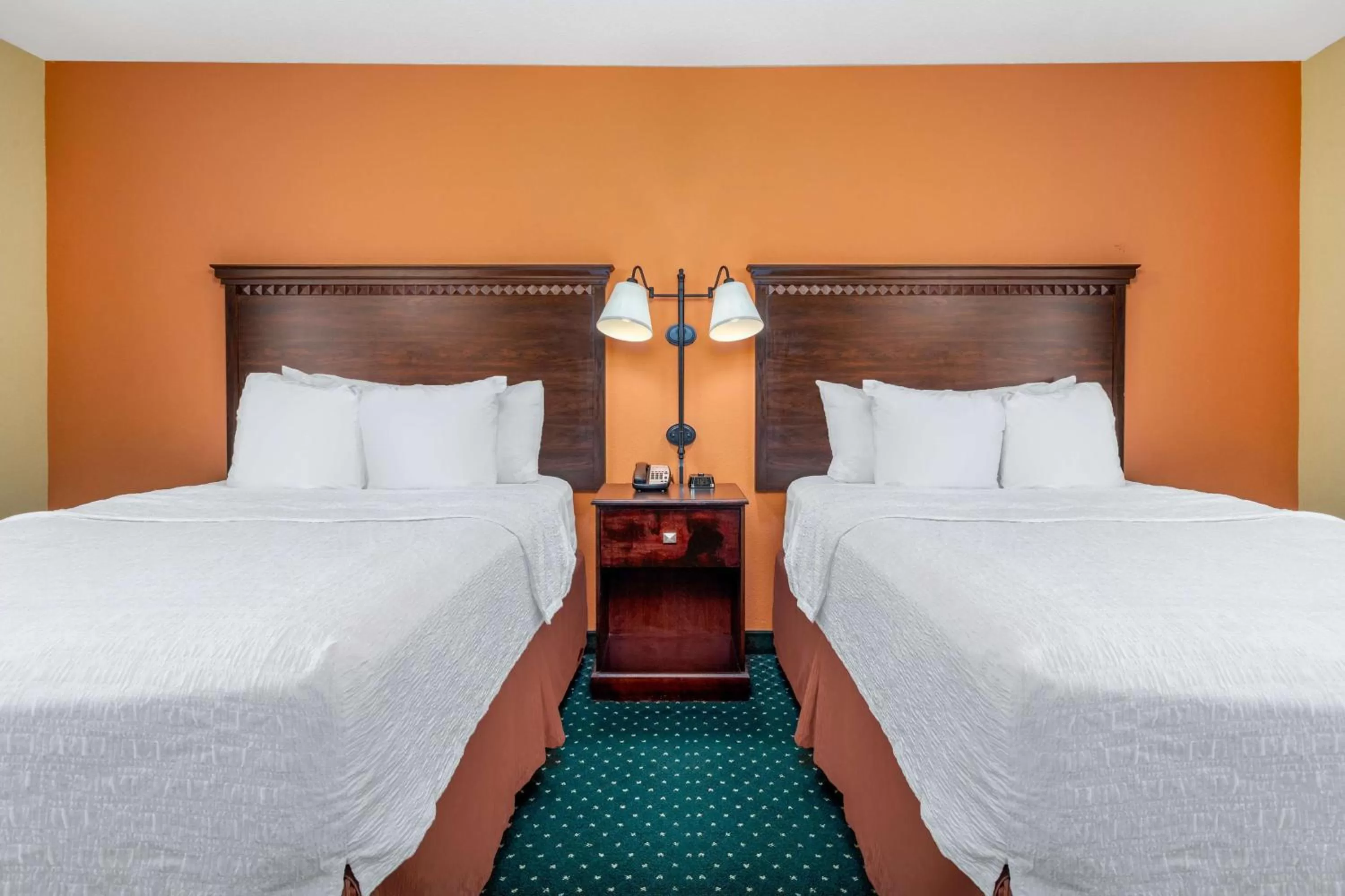 Bed in Hampton Inn & Suites Sacramento-Elk Grove Laguna I-5