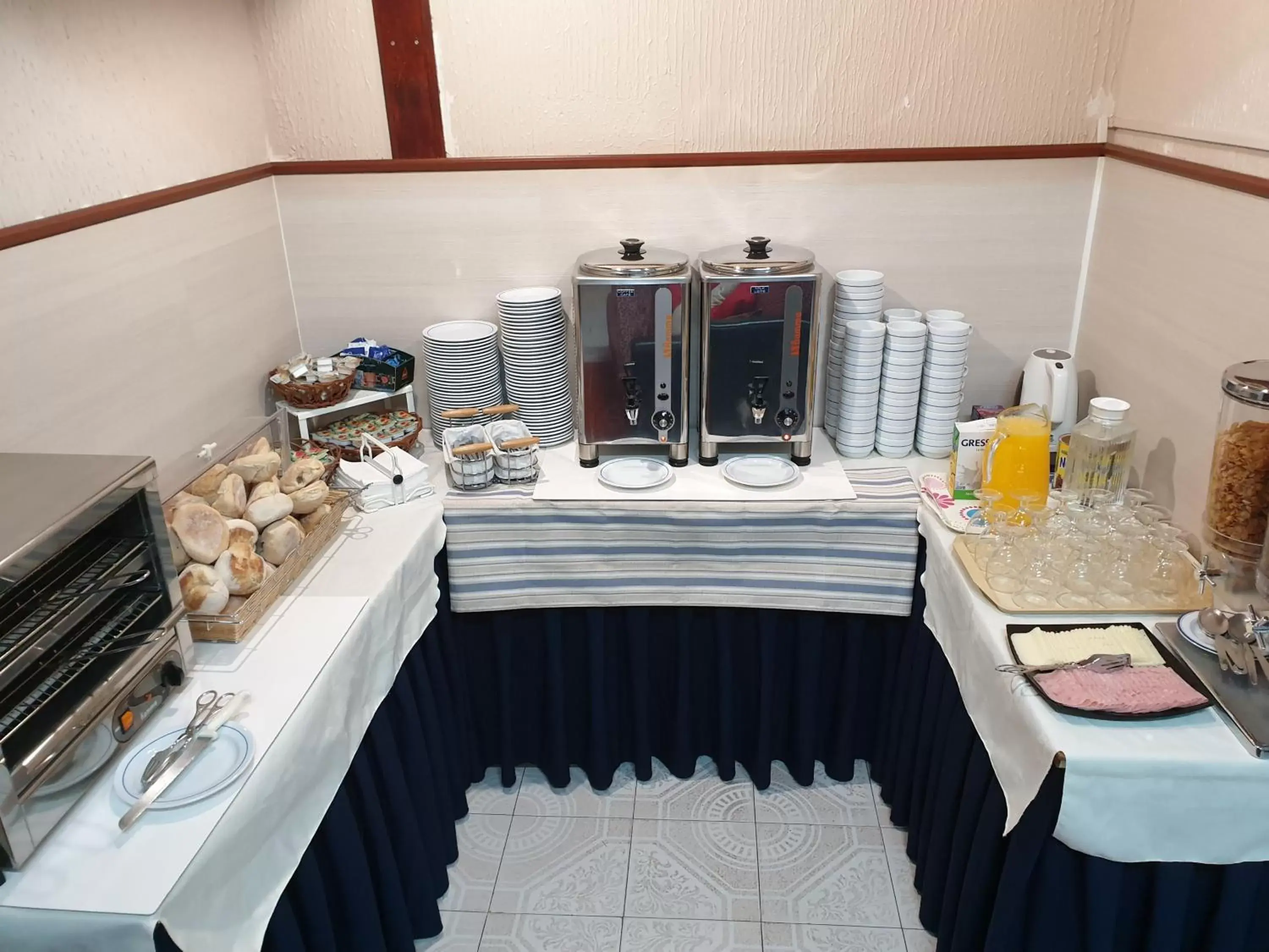 Coffee/tea facilities, Kitchen/Kitchenette in Hotel Palmeira