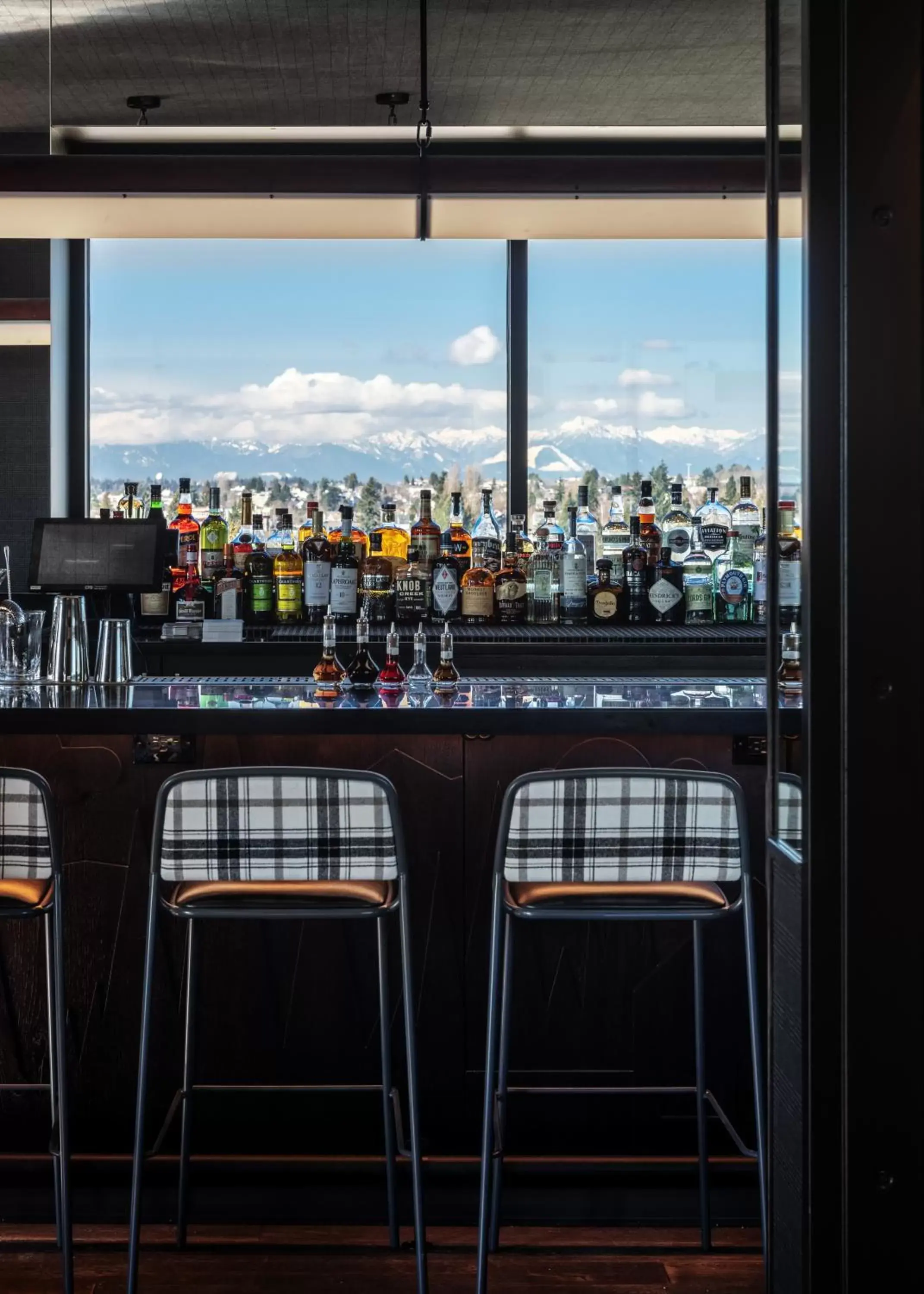 Lounge or bar in Graduate Seattle