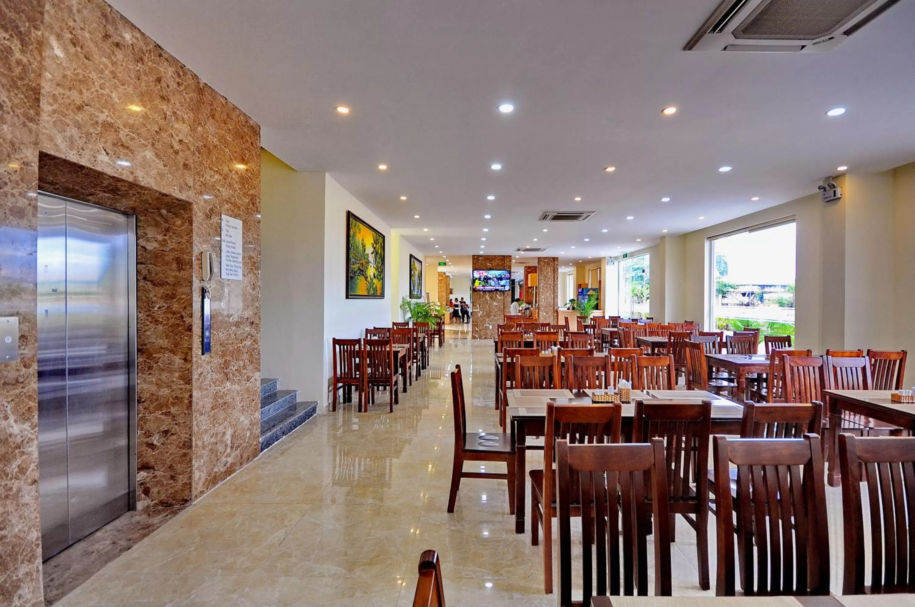 Restaurant/places to eat in Rigel Hotel