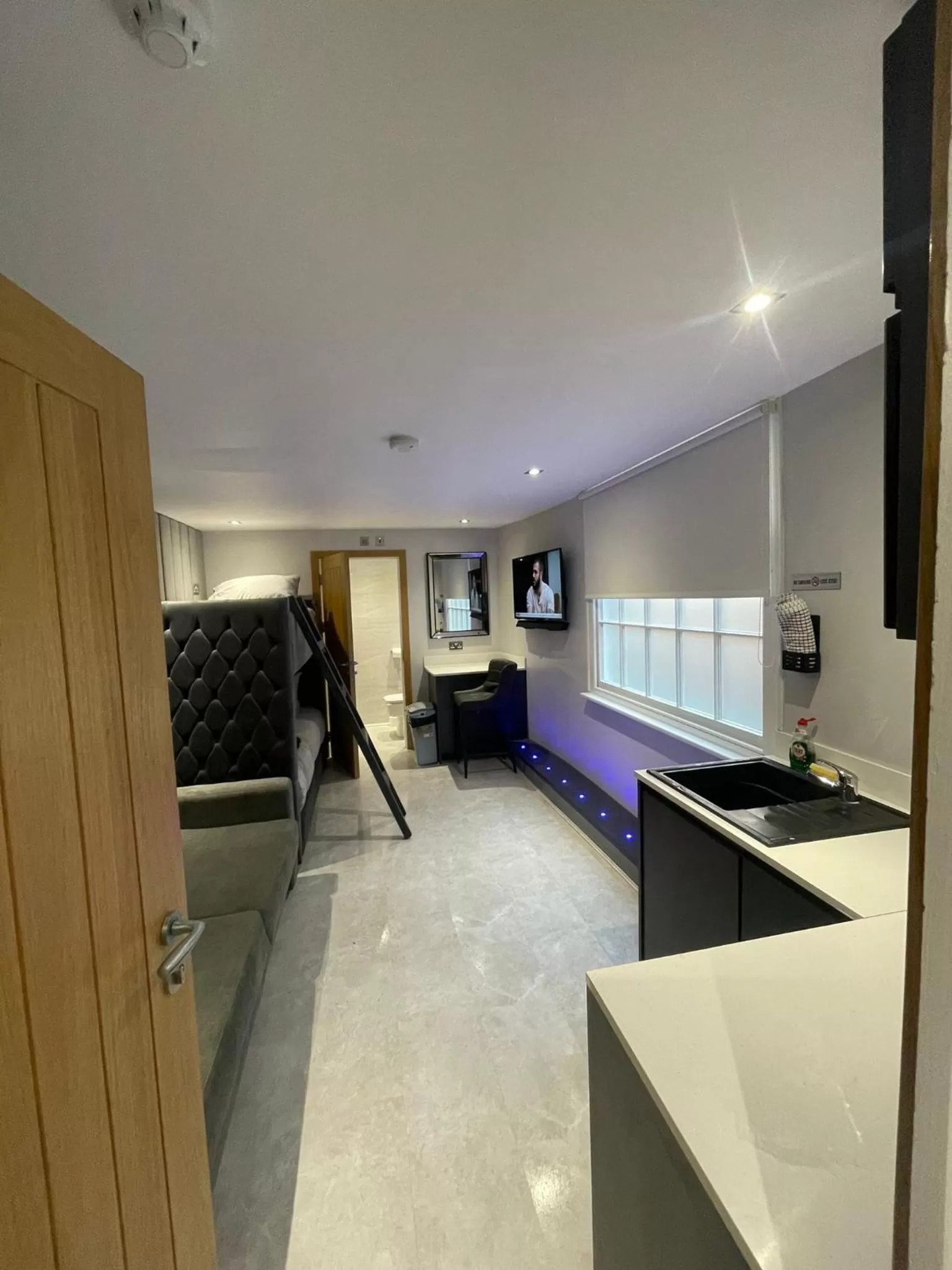 Belvedere Aparthotel - 83 Mount Pleasant