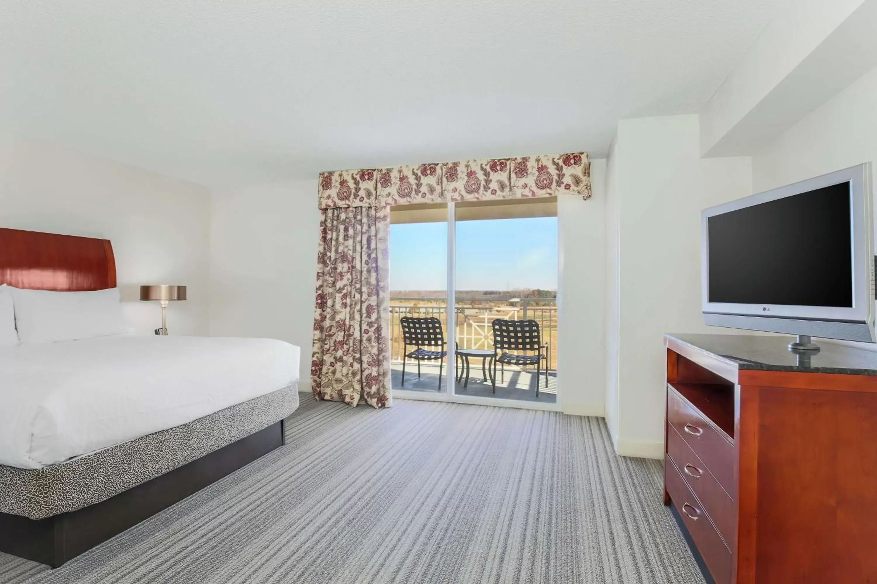 Bed in Hilton Garden Inn Roanoke Rapids / Carolina Crossroads