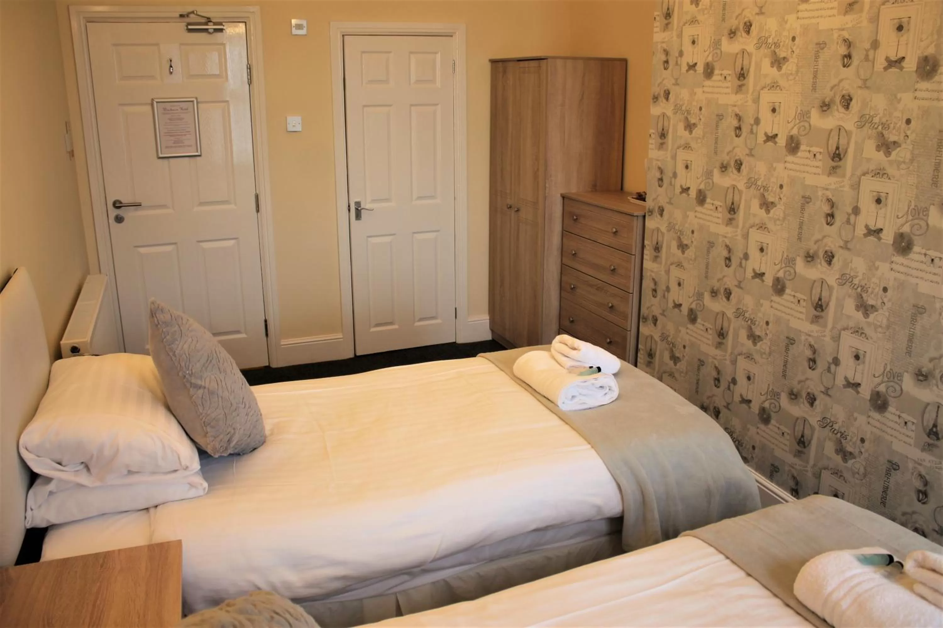 Bedroom, Bed in Winchmore Hotel