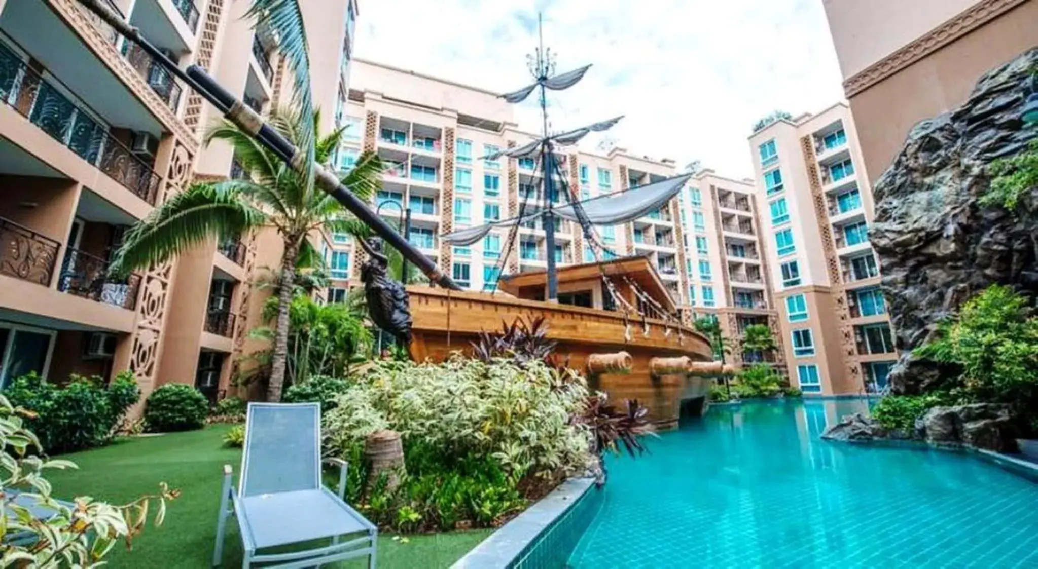 Area and facilities, Swimming Pool in Atlantic Condo Resort Pattaya by Panisara