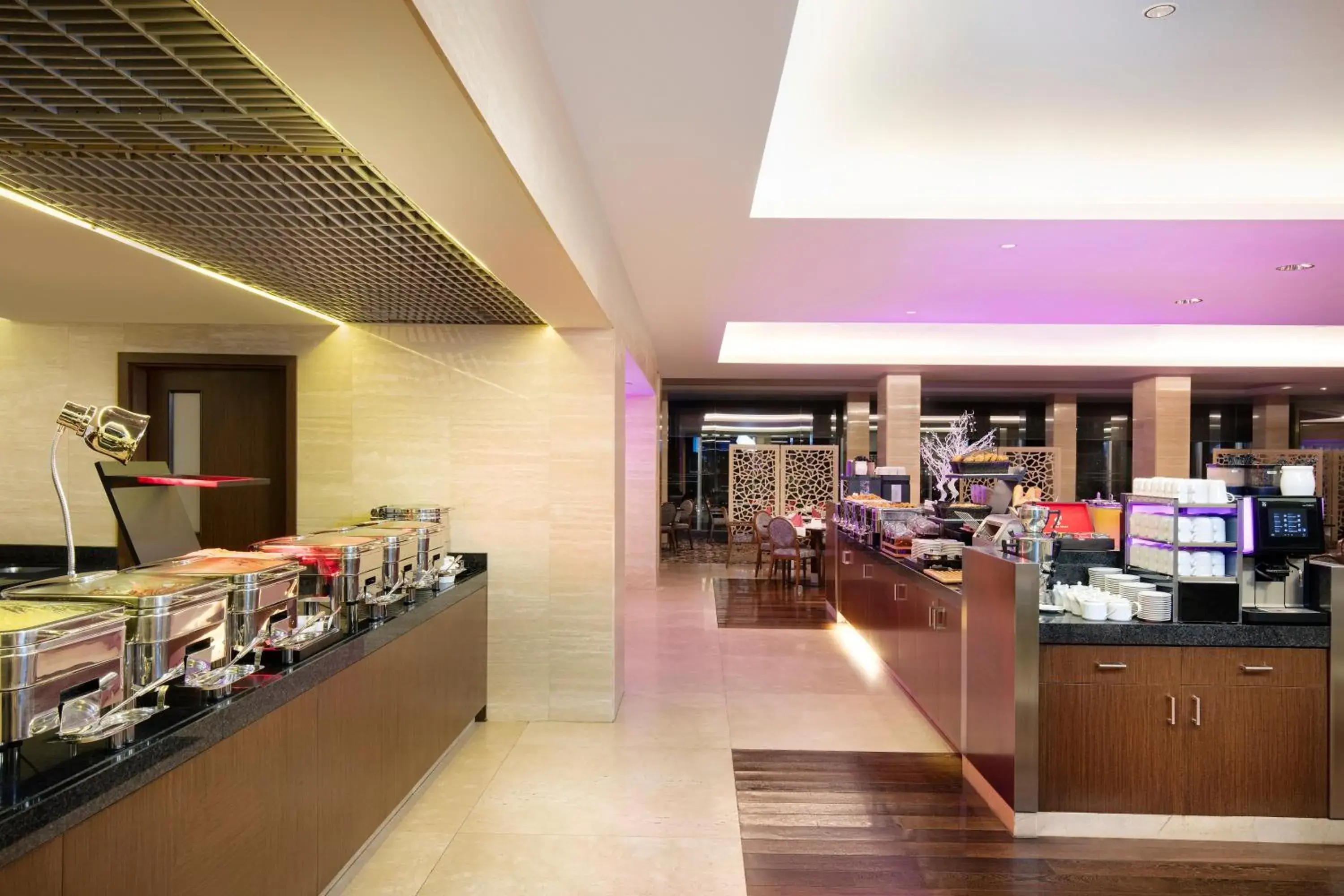 Restaurant/places to eat in Crowne Plaza Bucharest by IHG Restaurant/places to eat in Crowne Plaza Bucharest by IHG