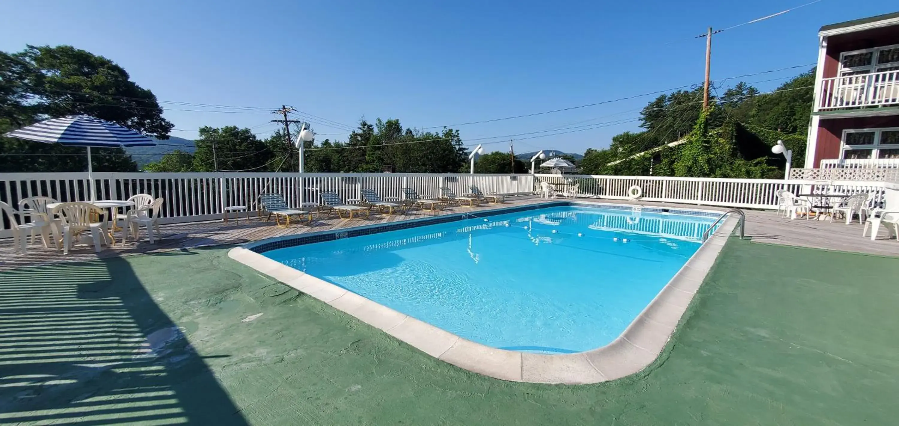 Swimming Pool in Pinebrook Motel