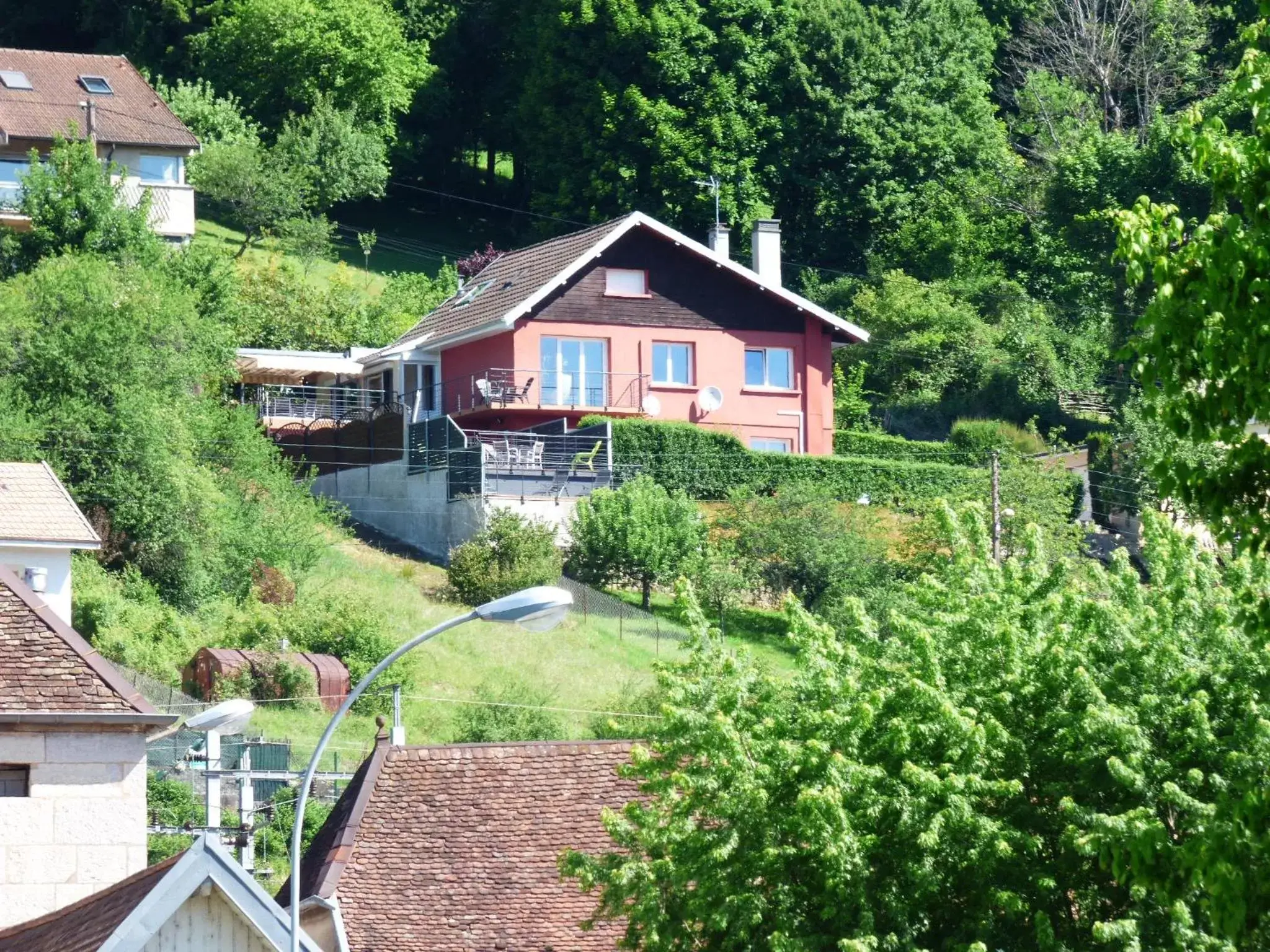 Property Building in La Colline aux Yeux Doubs