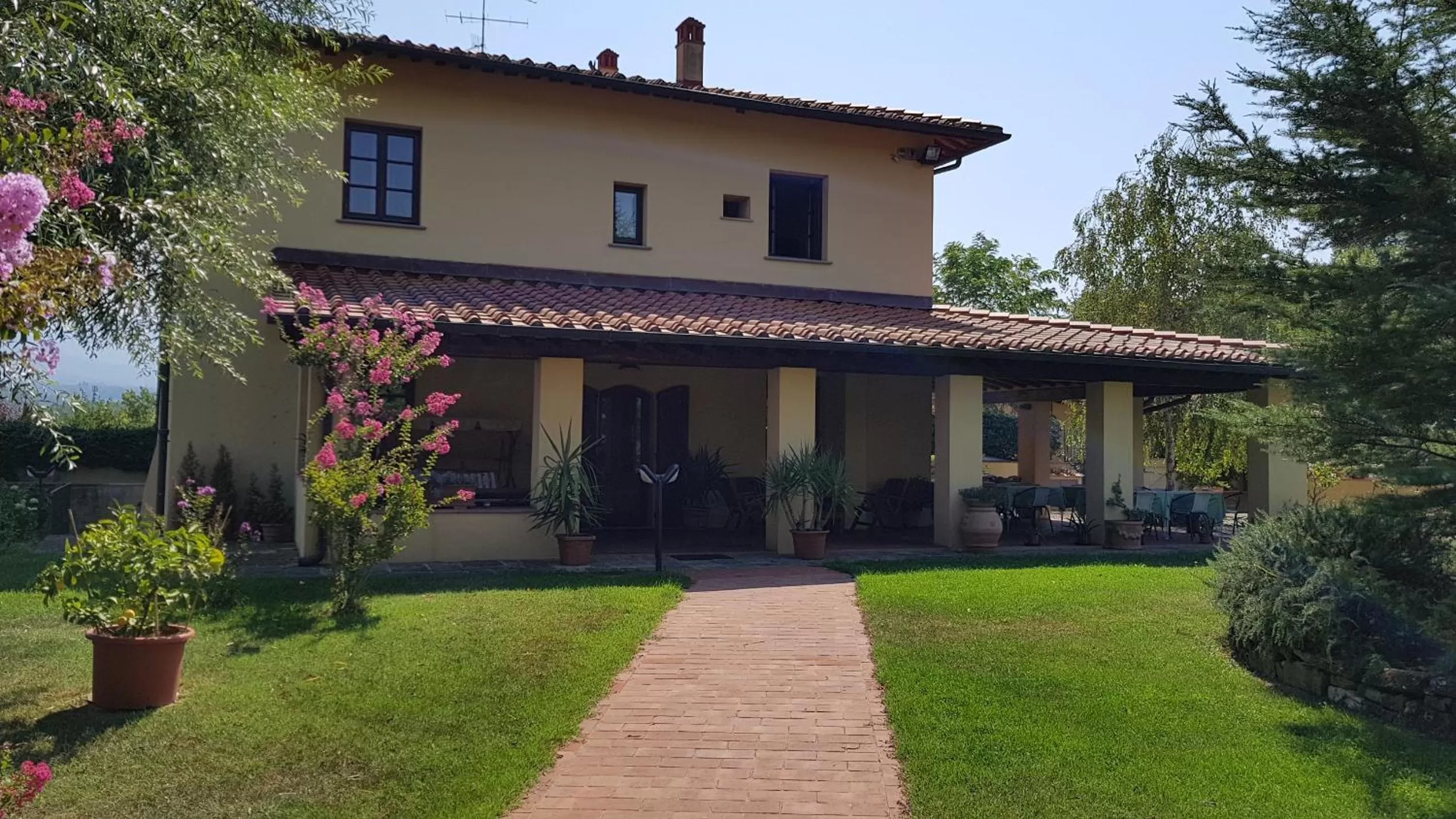 Facade/entrance in Torrebianca Tuscany