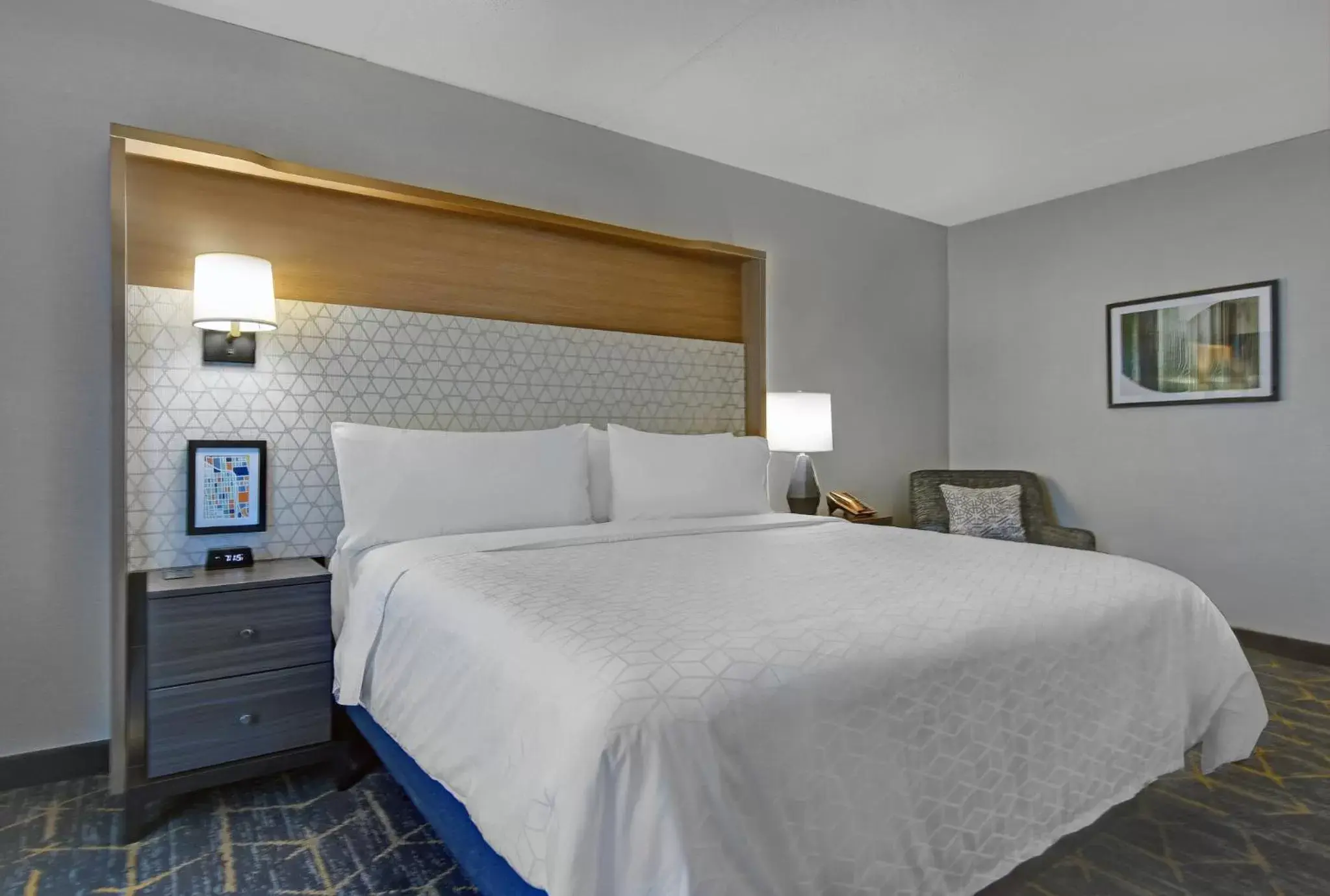 Photo of the whole room, Bed in Holiday Inn Philadelphia-Cherry Hill, an IHG Hotel