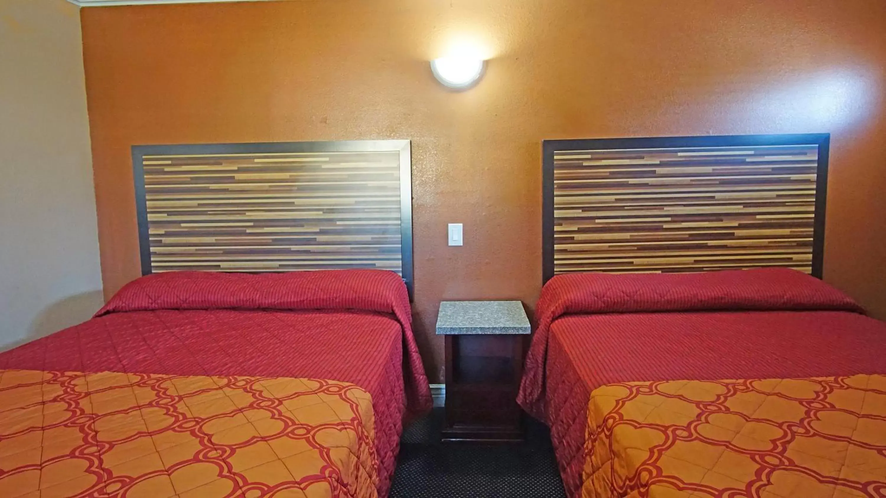 Bed in Lincoln Motel - Los Angeles, Hollywood Area