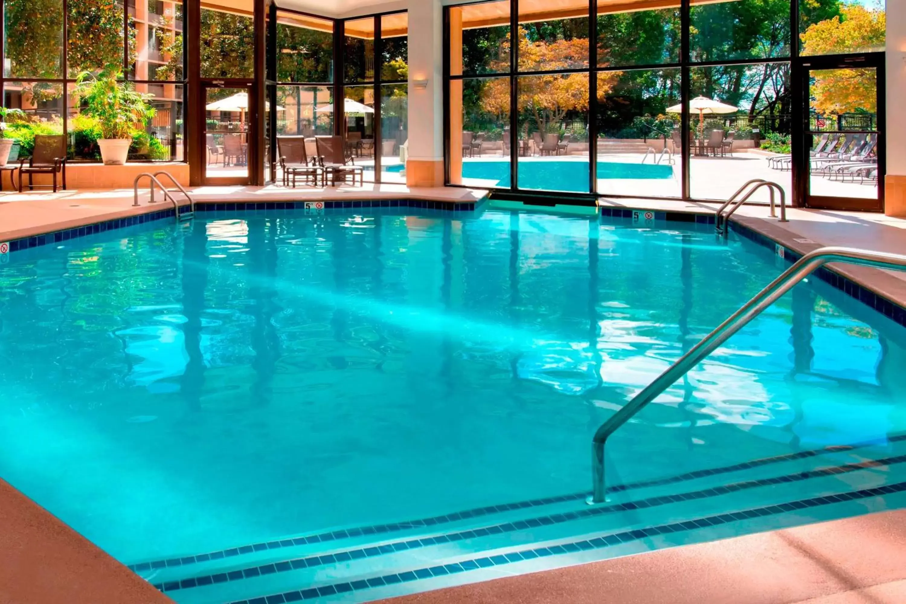 Activities, Swimming Pool in Sonesta Nashville Airport