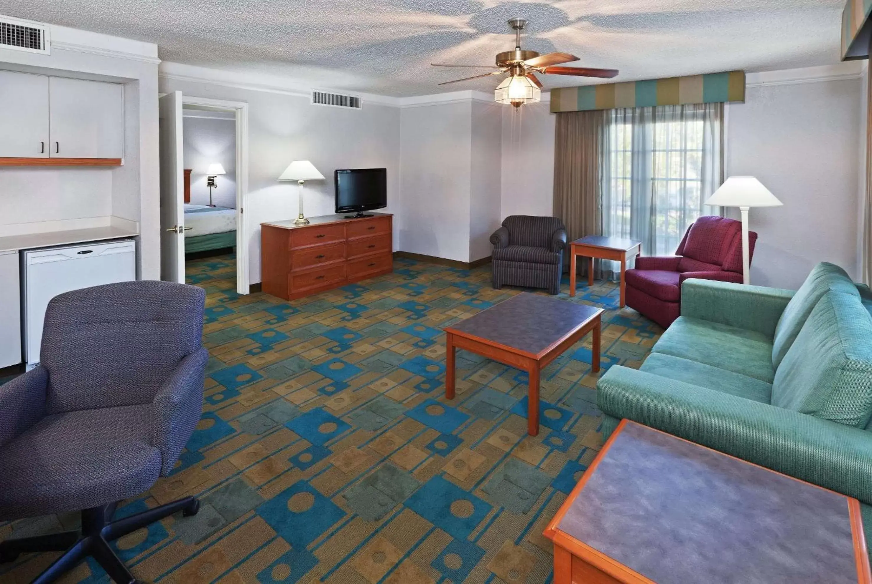 Photo of the whole room, Seating Area in La Quinta Inn by Wyndham Austin Oltorf