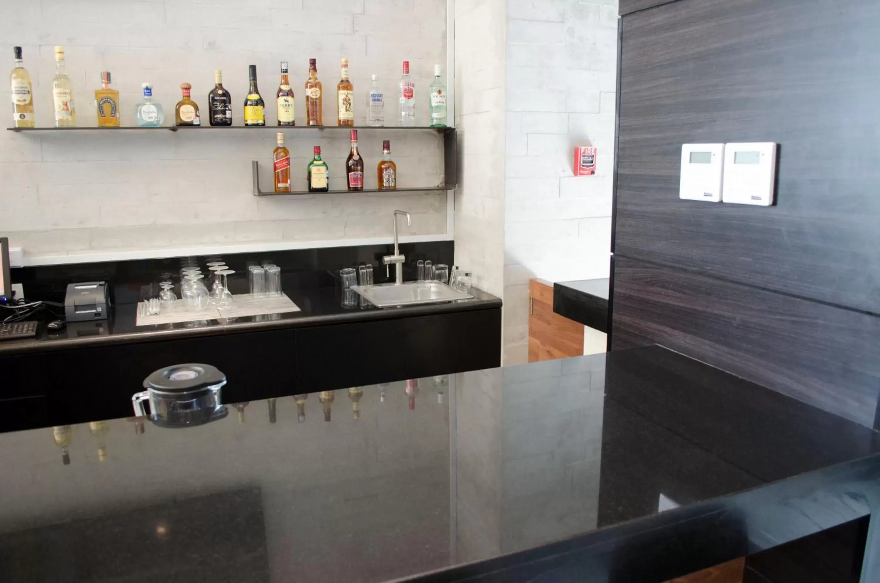 Lounge or bar, Kitchen/Kitchenette in Casa Inn Galerias Celaya