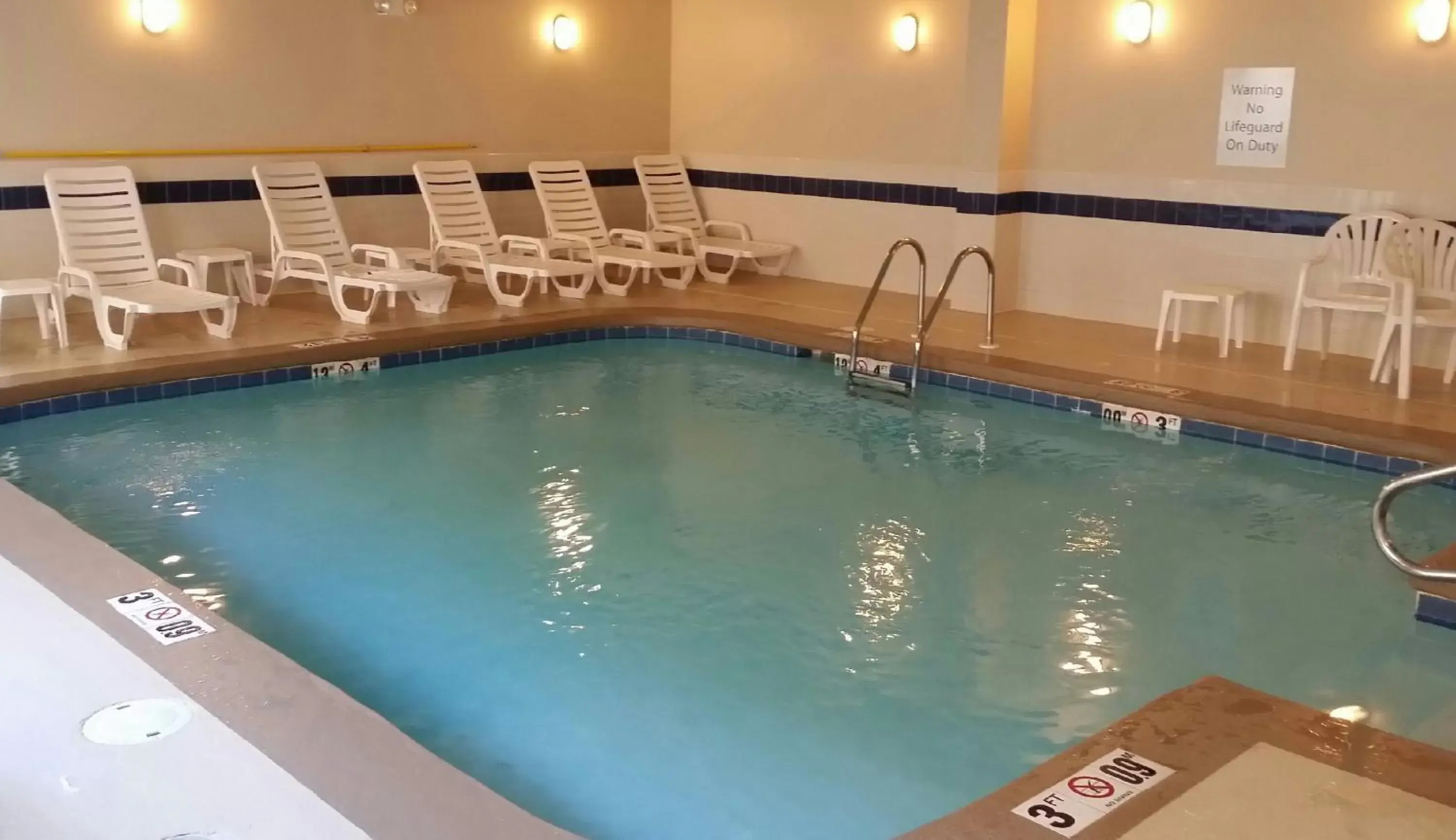 Swimming Pool in Springdale Inn & Suites