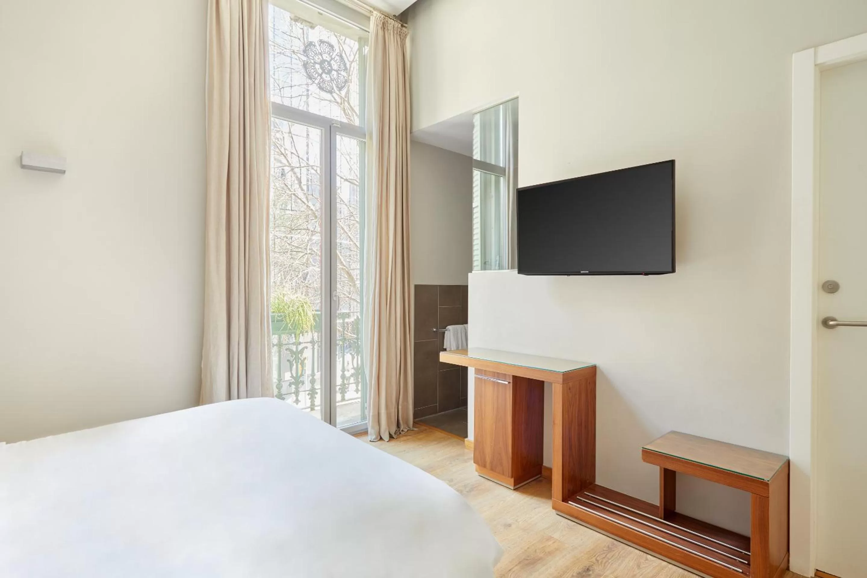 Living room, Bed in Vasanta powered by Sonder