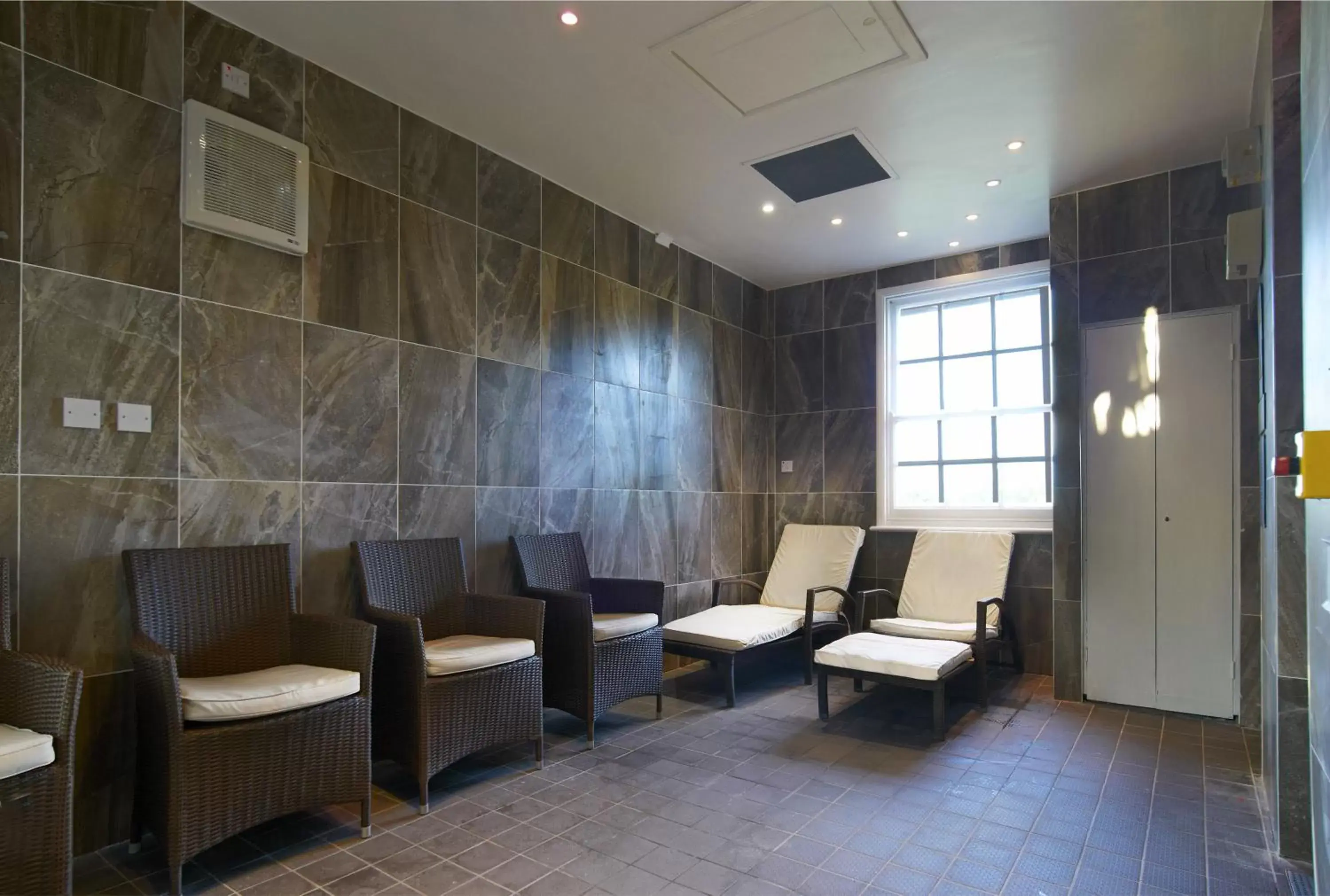 Massage, Seating Area in Avisford Park Hotel